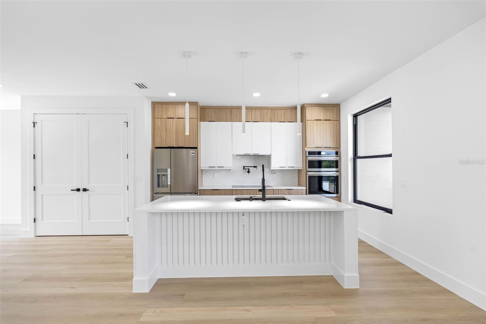 101 W Warren Avenue 1
