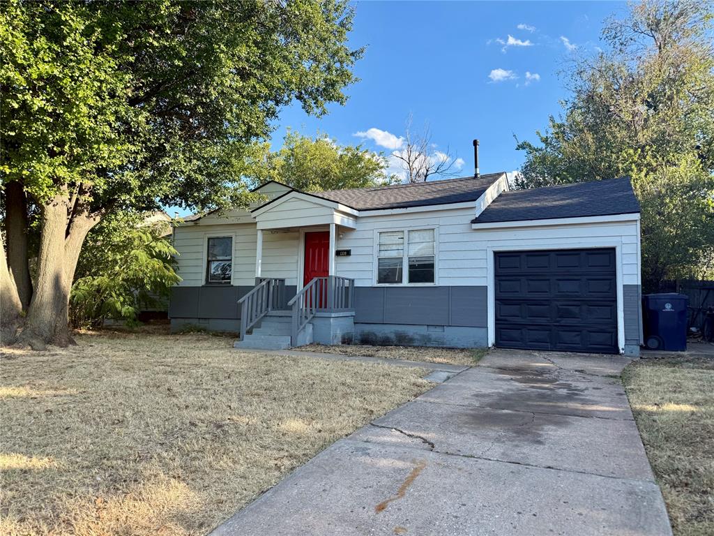Great starter home or a good investment! Come take a look at this home, priced to sell and ready for a new owner. Home sits across from city park making it convenient to entertain your kids. 2 good size bedrooms, bathroom has been updated. Living room is spacious and a great size kitchen.