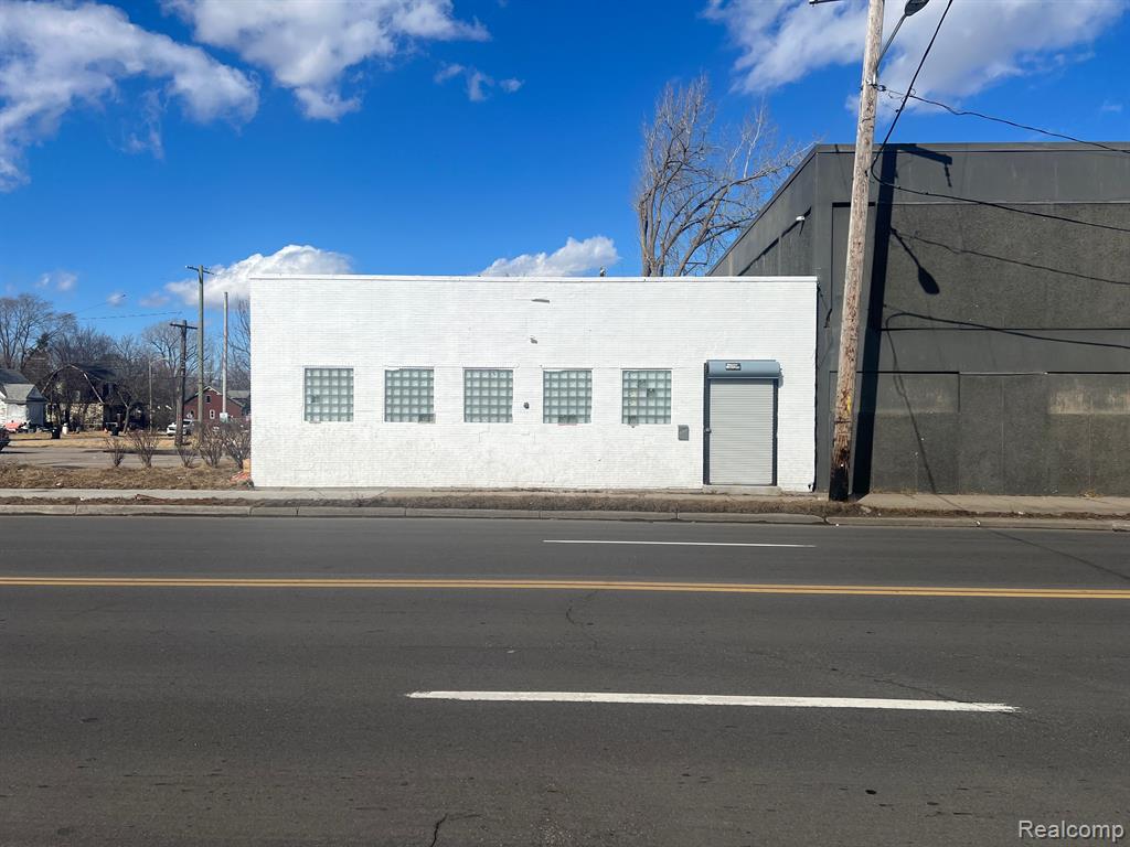 521 E 7 Mile Road