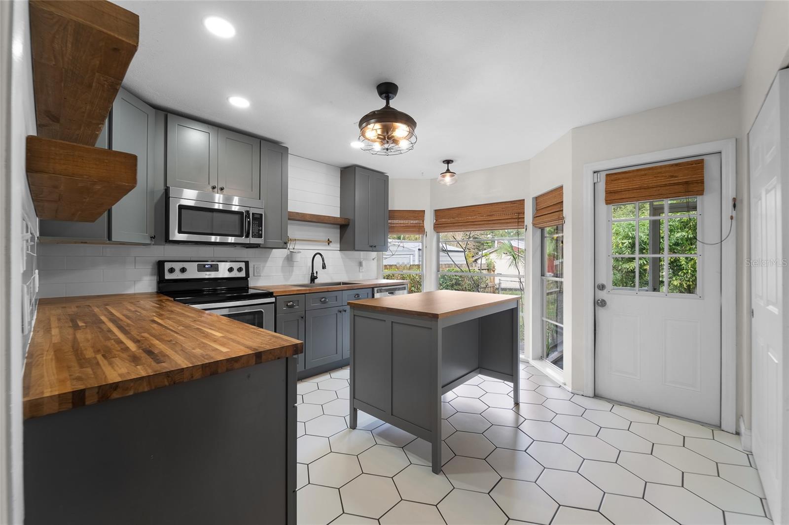 1216 E Flora Street