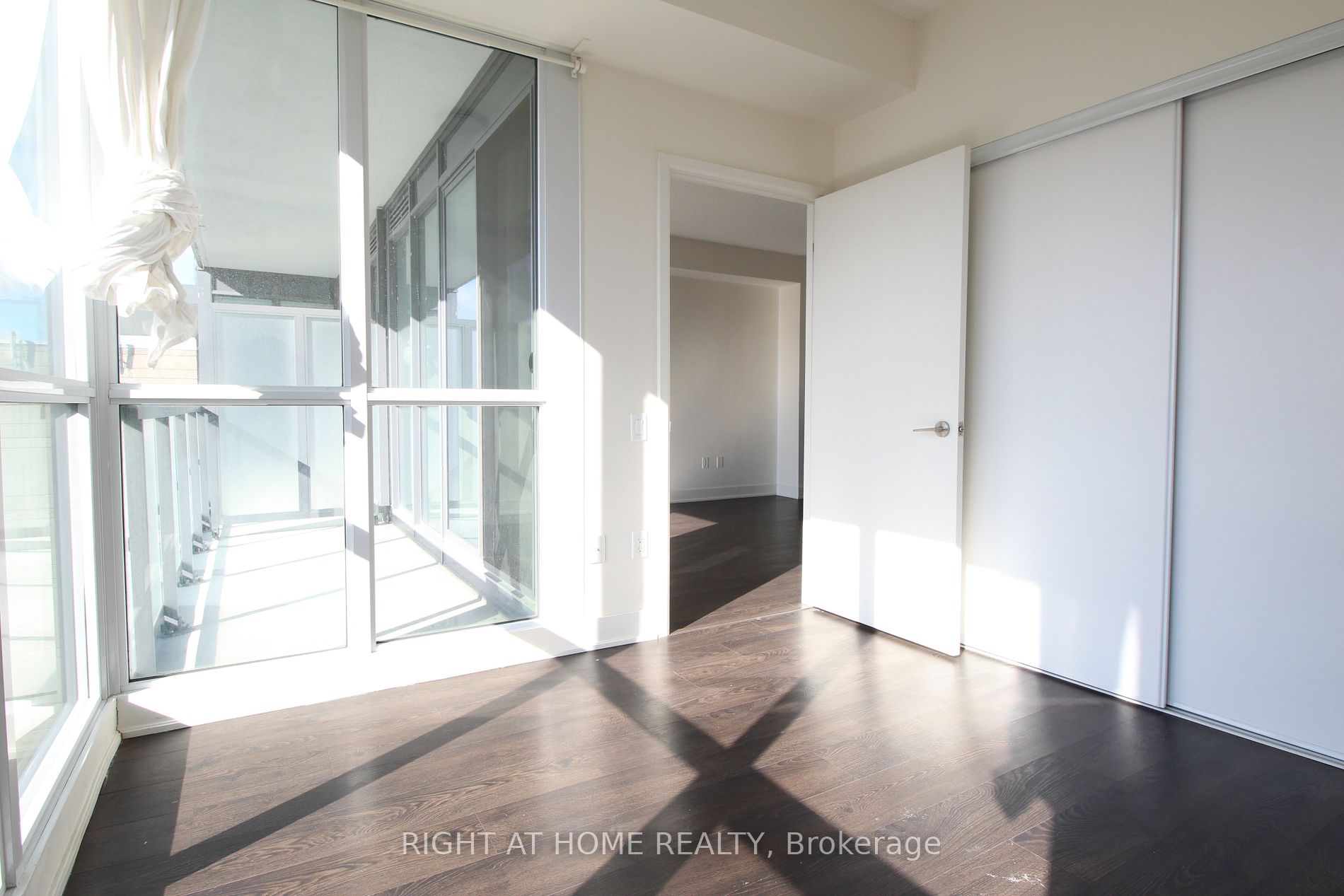 30 Roehampton Ave 1503