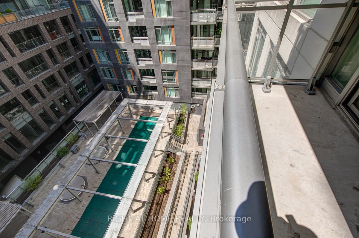 525 W Adelaide St 932