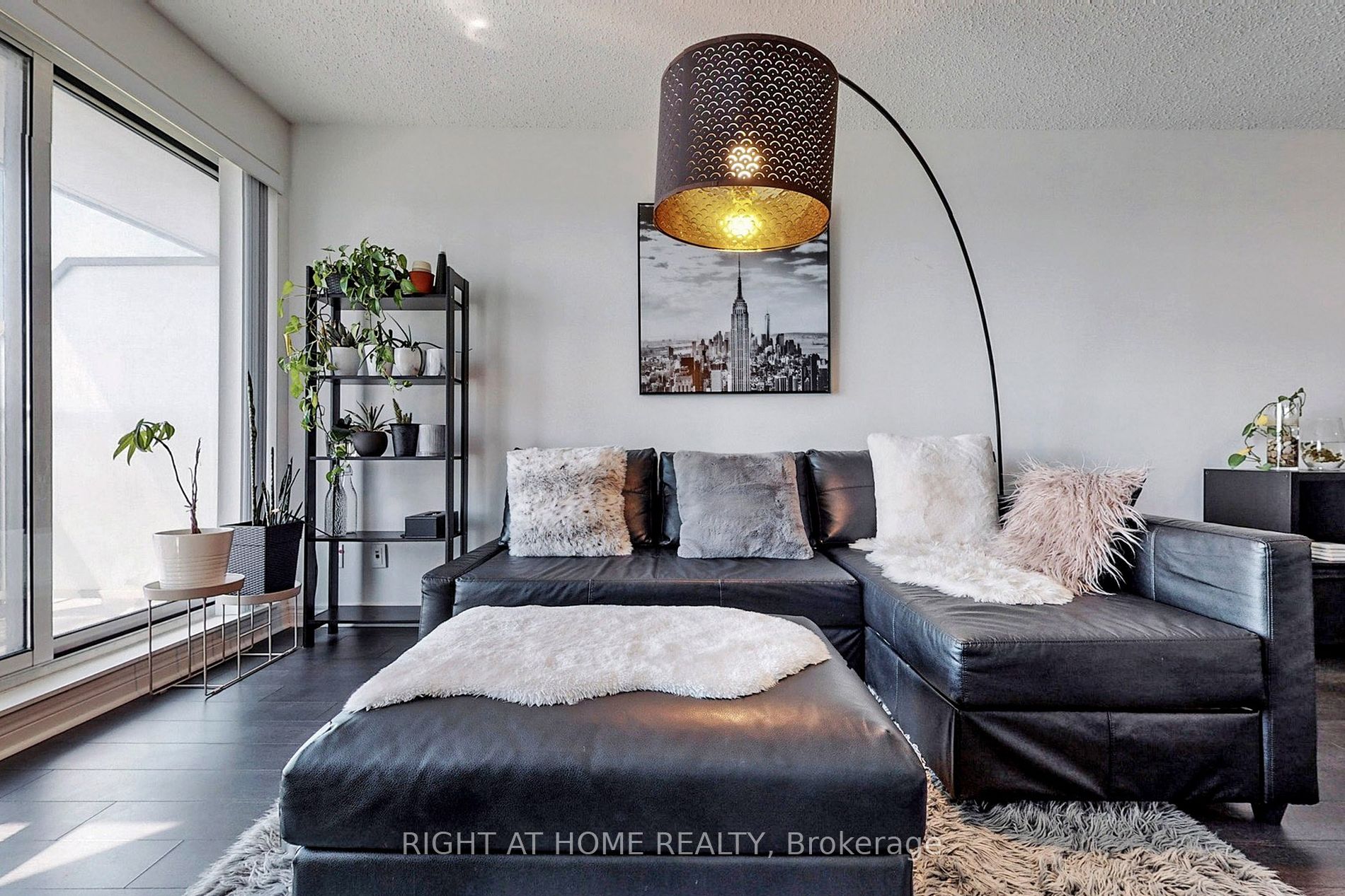 50 Town Centre Crt 1911