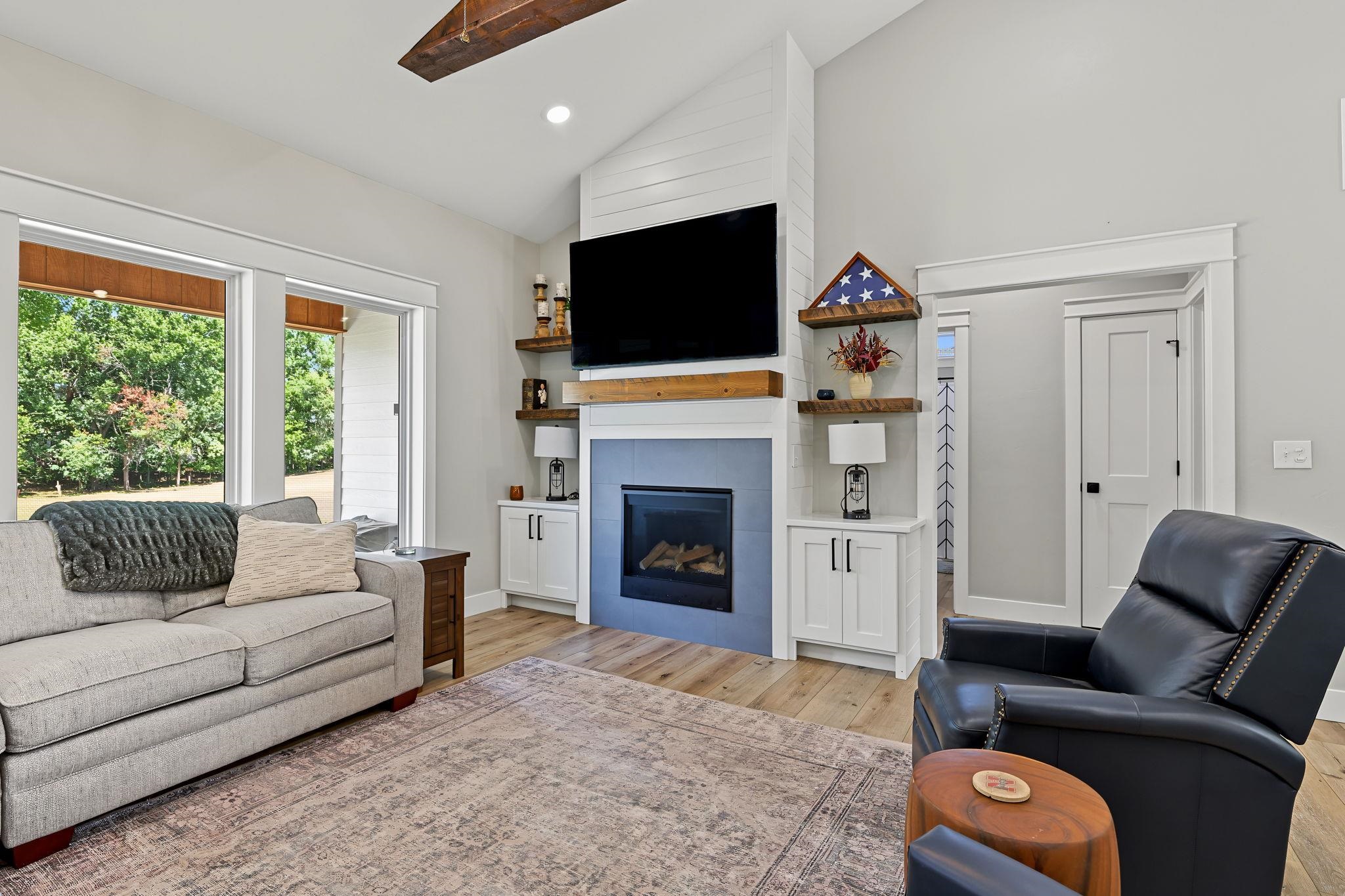 2116 Eastridge
