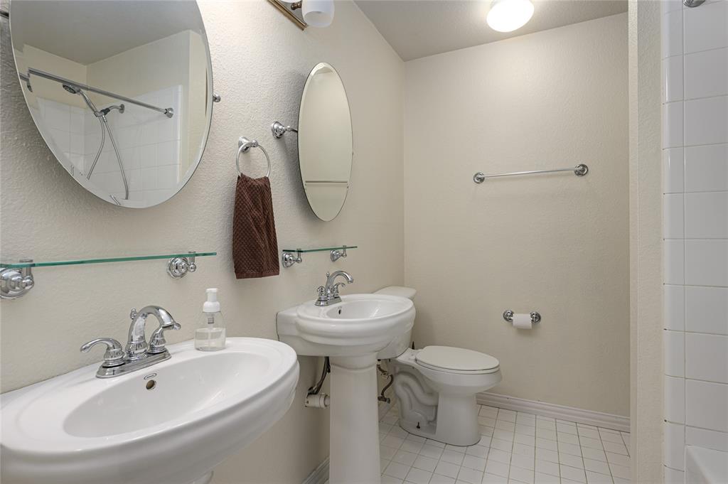 2900 Bluffs Court