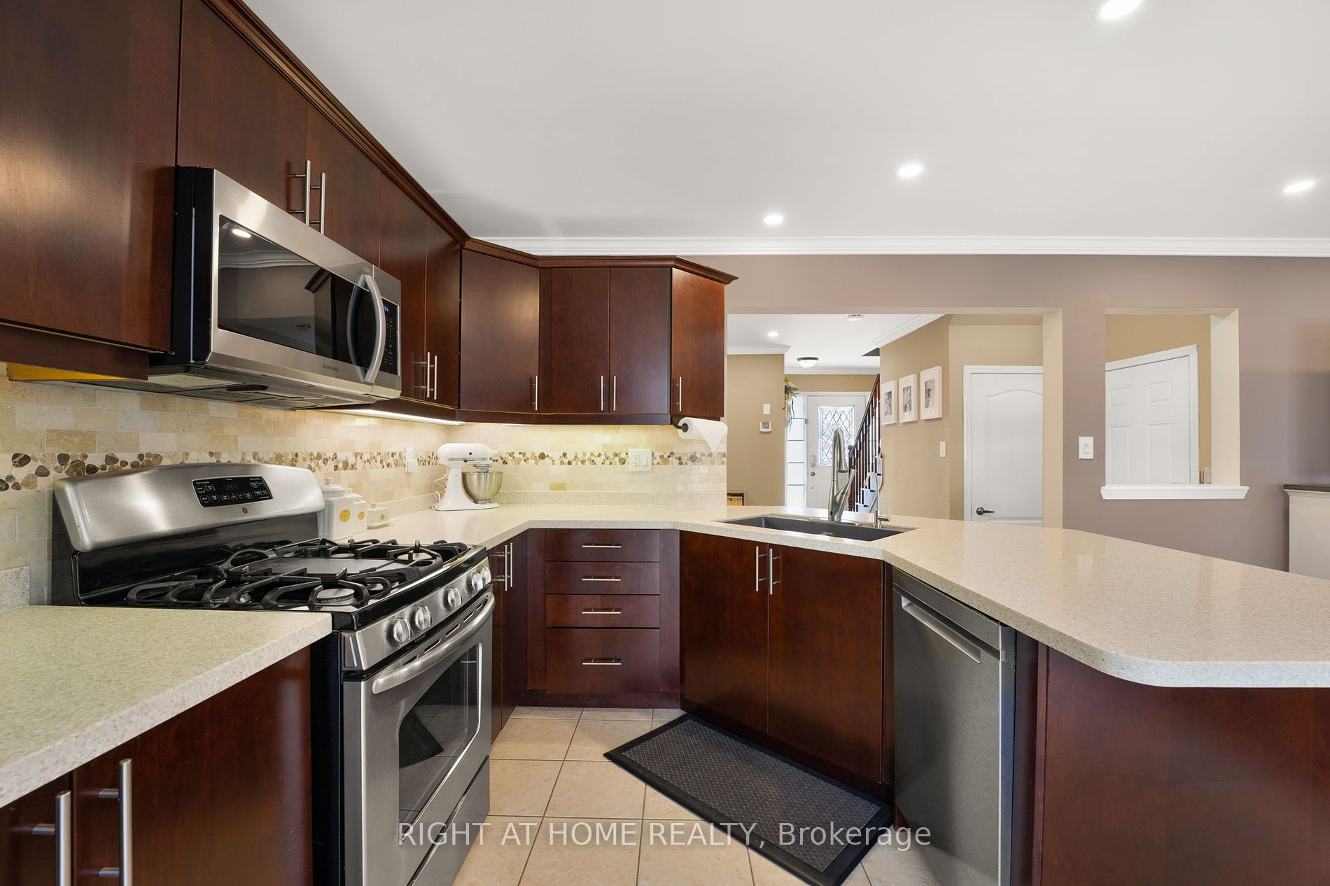 177 Holland Circ