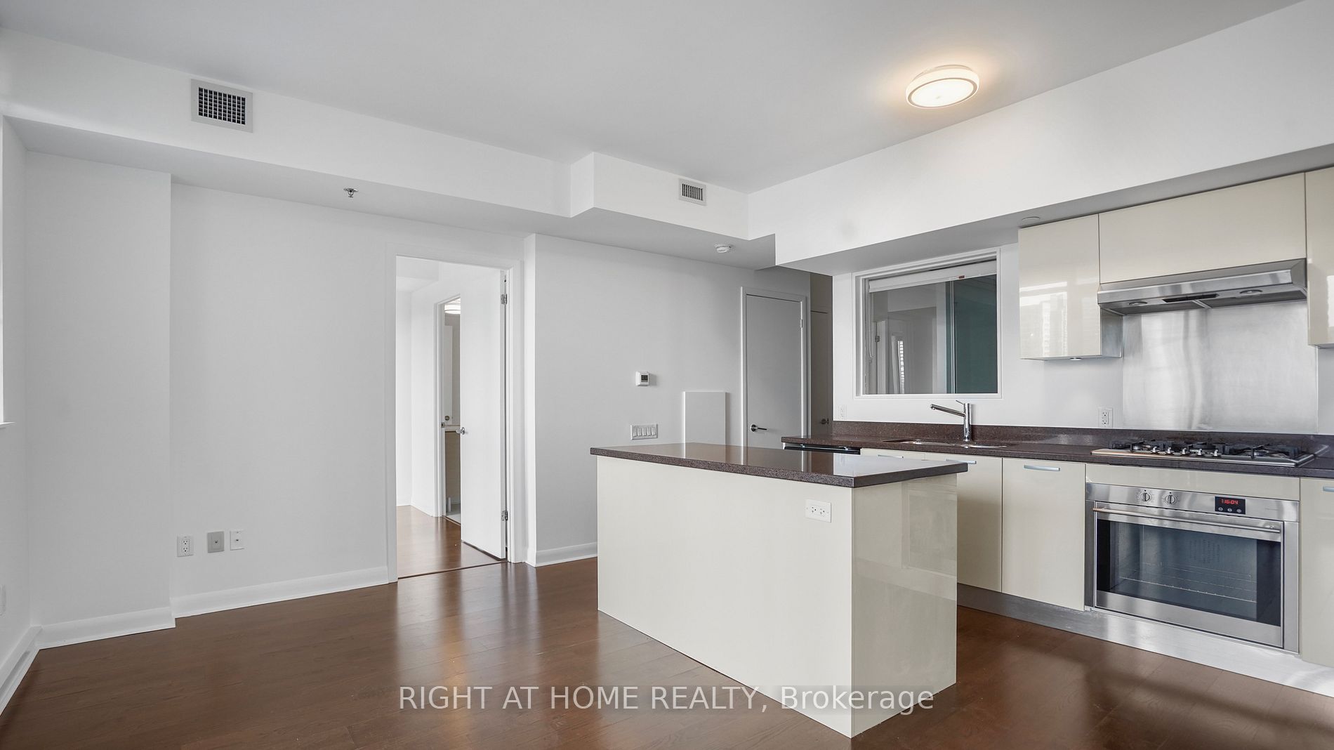 375 W King St 2103