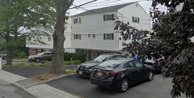 One of the highest areas in Yonkers, hidden atop Westchester Hills where the air is clean.  Lovely area to rent this one bedroom unit.  Comfortable & cozy.  Tenant pays for their heat, gas & electric.  Centrally located for shopping & restaurants, parkways & highways & public transportation.