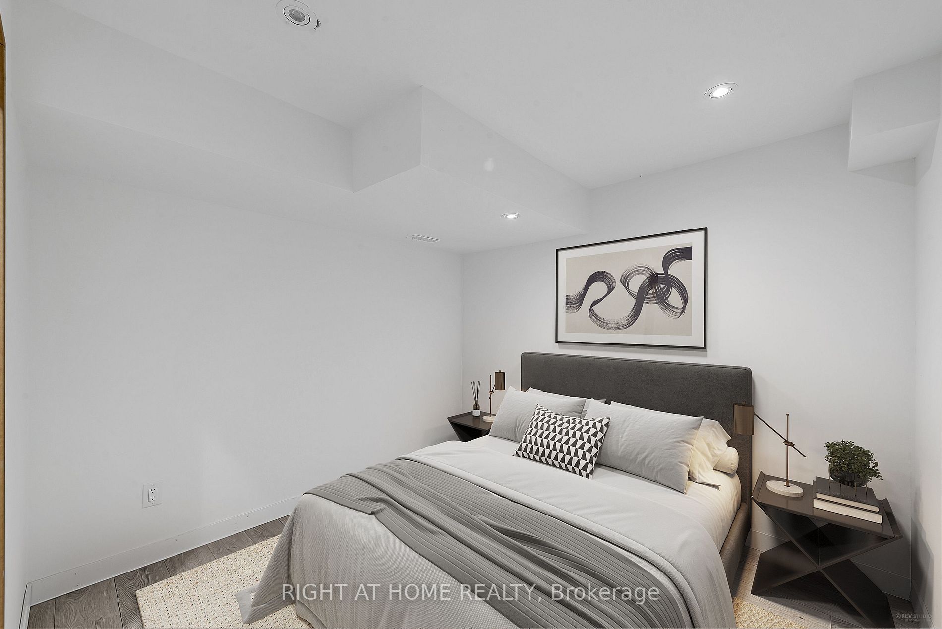 130 Mcfarlane Cres