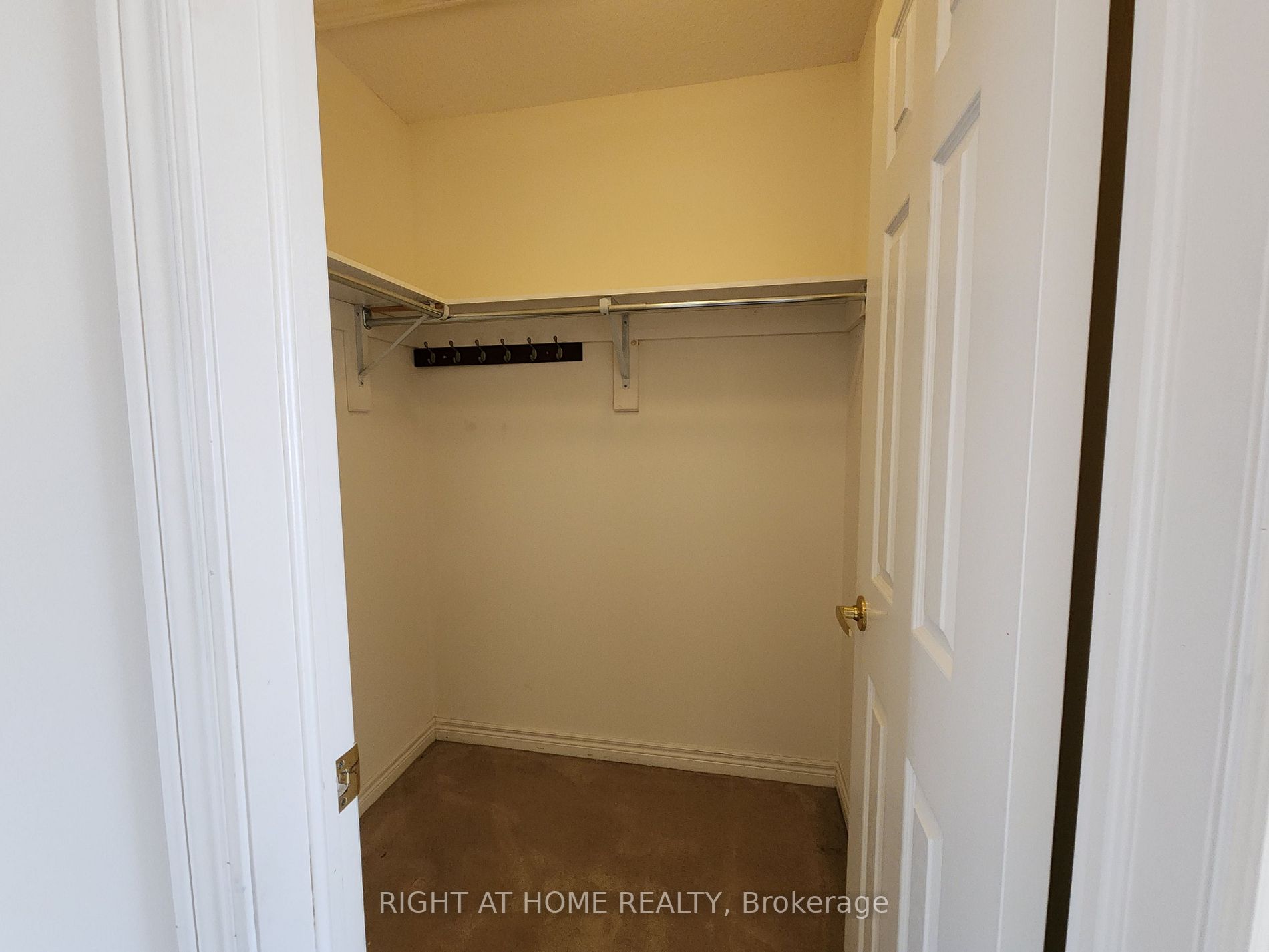 3185 Larry Cres