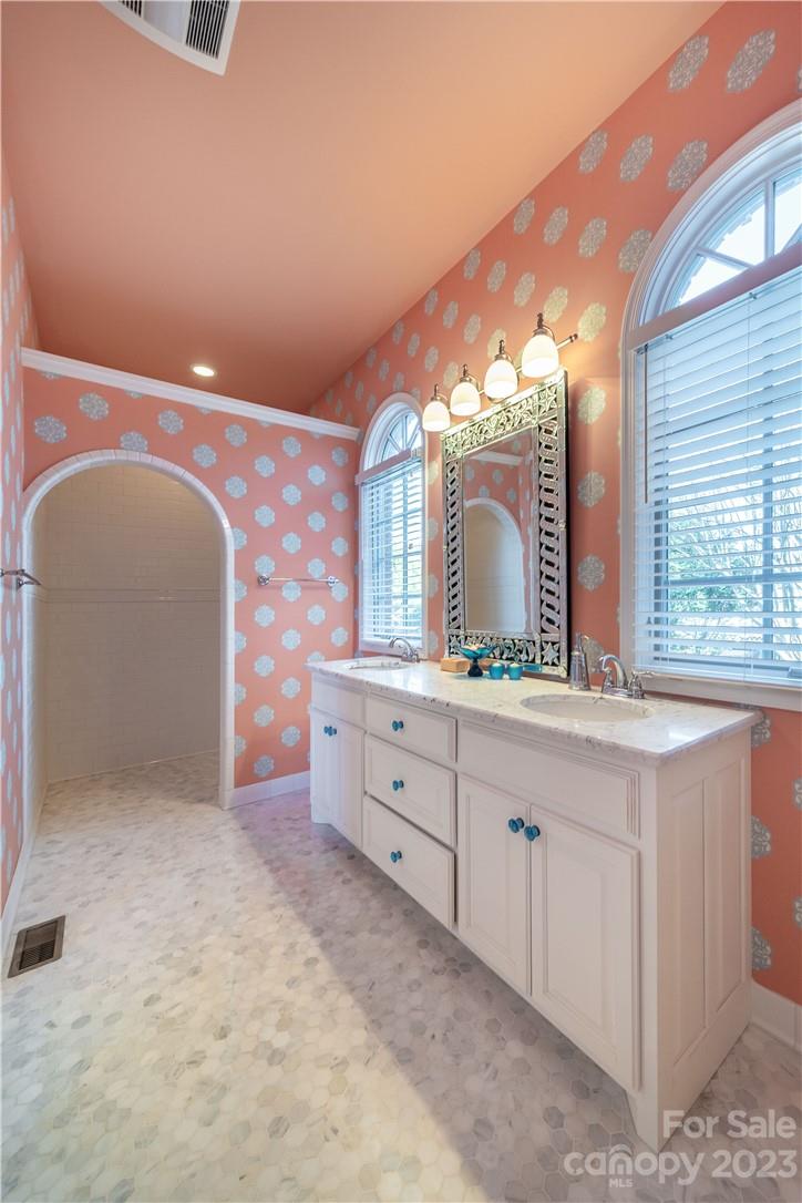 600 West Union Street