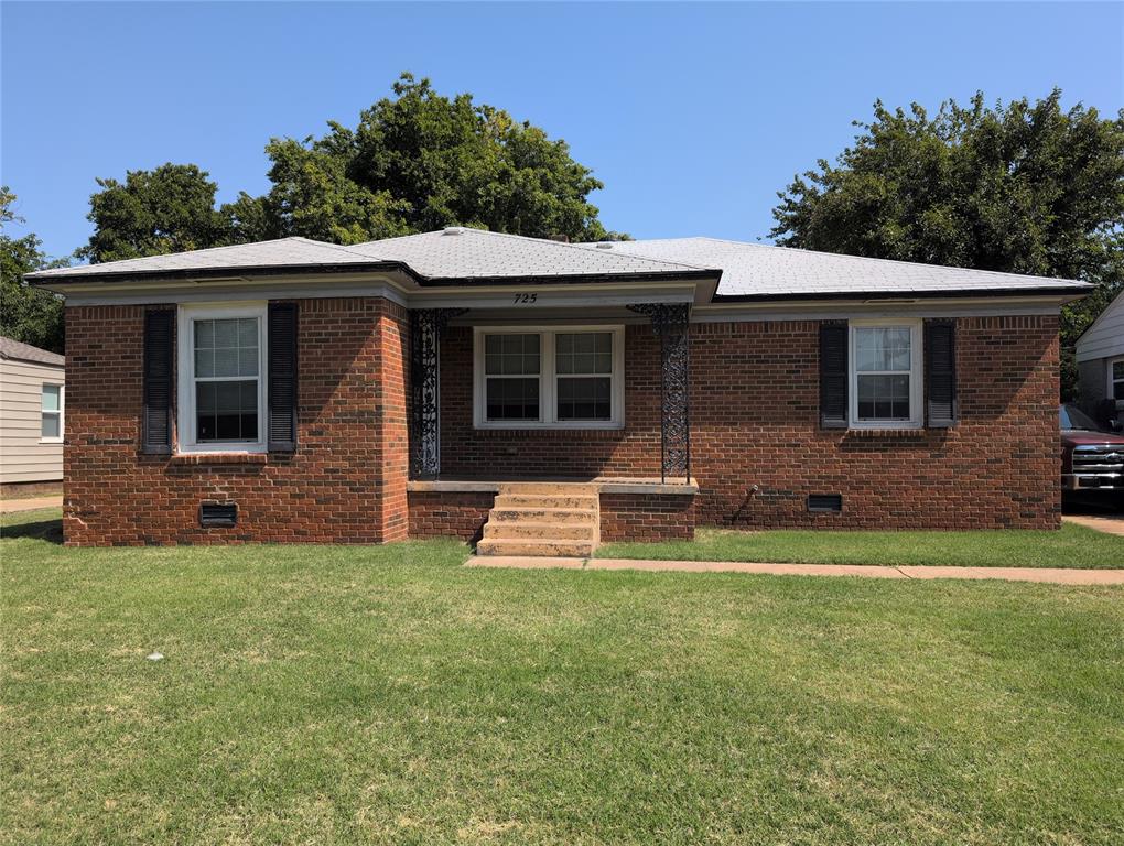 Come see this beautifully remodeled home in a convenient location! You'll love the hard surfaced floors, large kitchen and spacious bedrooms. Schedule your showing today before it's gone! Property is not furnished anymore.Application fee is $40 per adult. Pets are welcome. Pet fee is $300 for the first pet and additional pet rent will be added for each pet after.