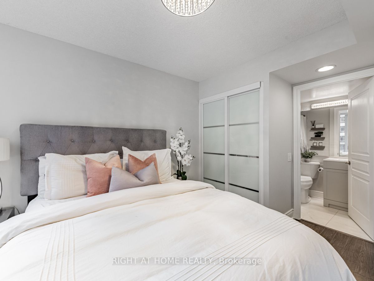 15 Northtown Way 615