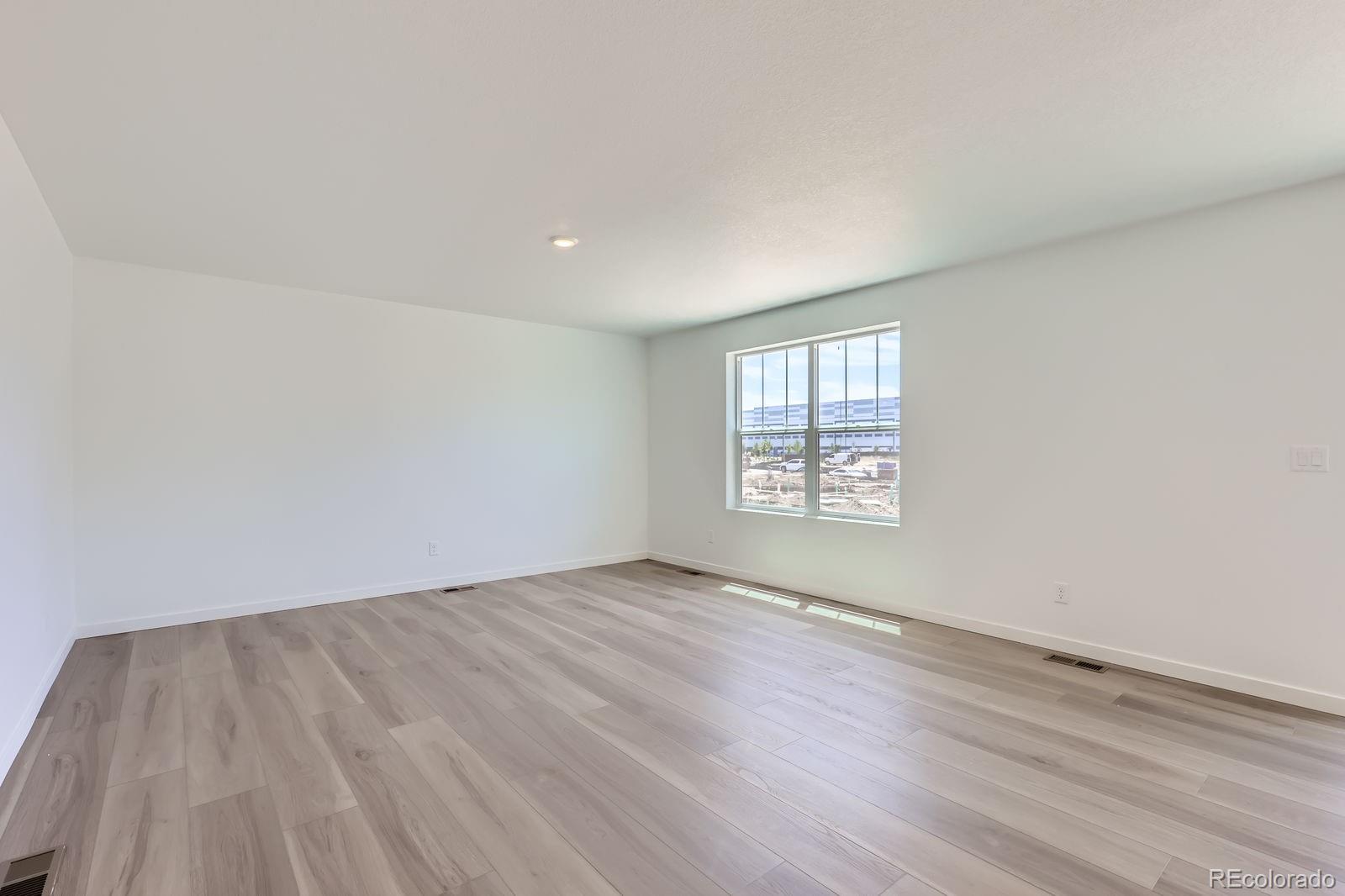 22094 E 39th Place