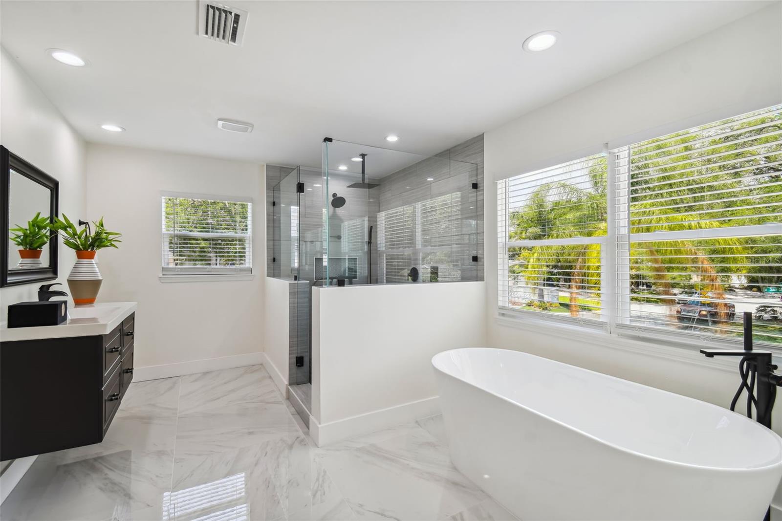 4910 W San Miguel Street