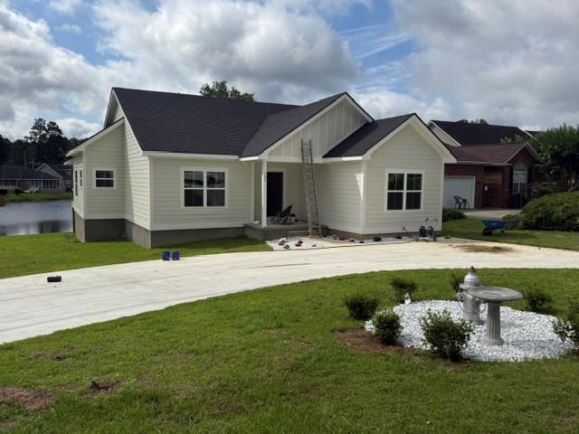 This charming single story charmer is located in Popular Horse shoe Lake Subdivision on a corner lot overlooking the lake.  Features include 4 very spacious bedrooms with 2.5 baths.  Impressive cathedral ceilings in the main living area and master bedroom along with handsome hand crafted mill work throughout make this impressive house special place to call home!  Scheduled for completion sometime late April or early May.