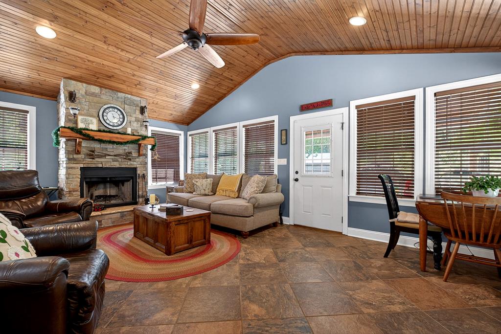 80 Hidden Hollow Ln