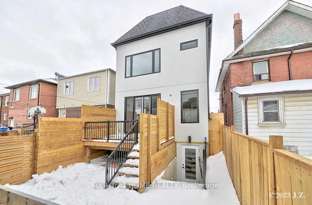 48 Lanark Ave