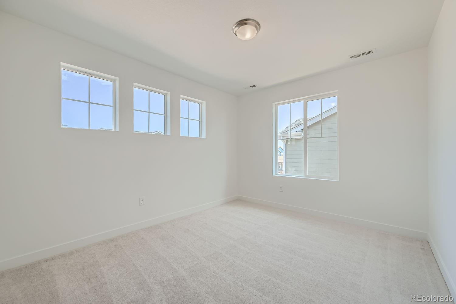 5563 Tamarack Avenue