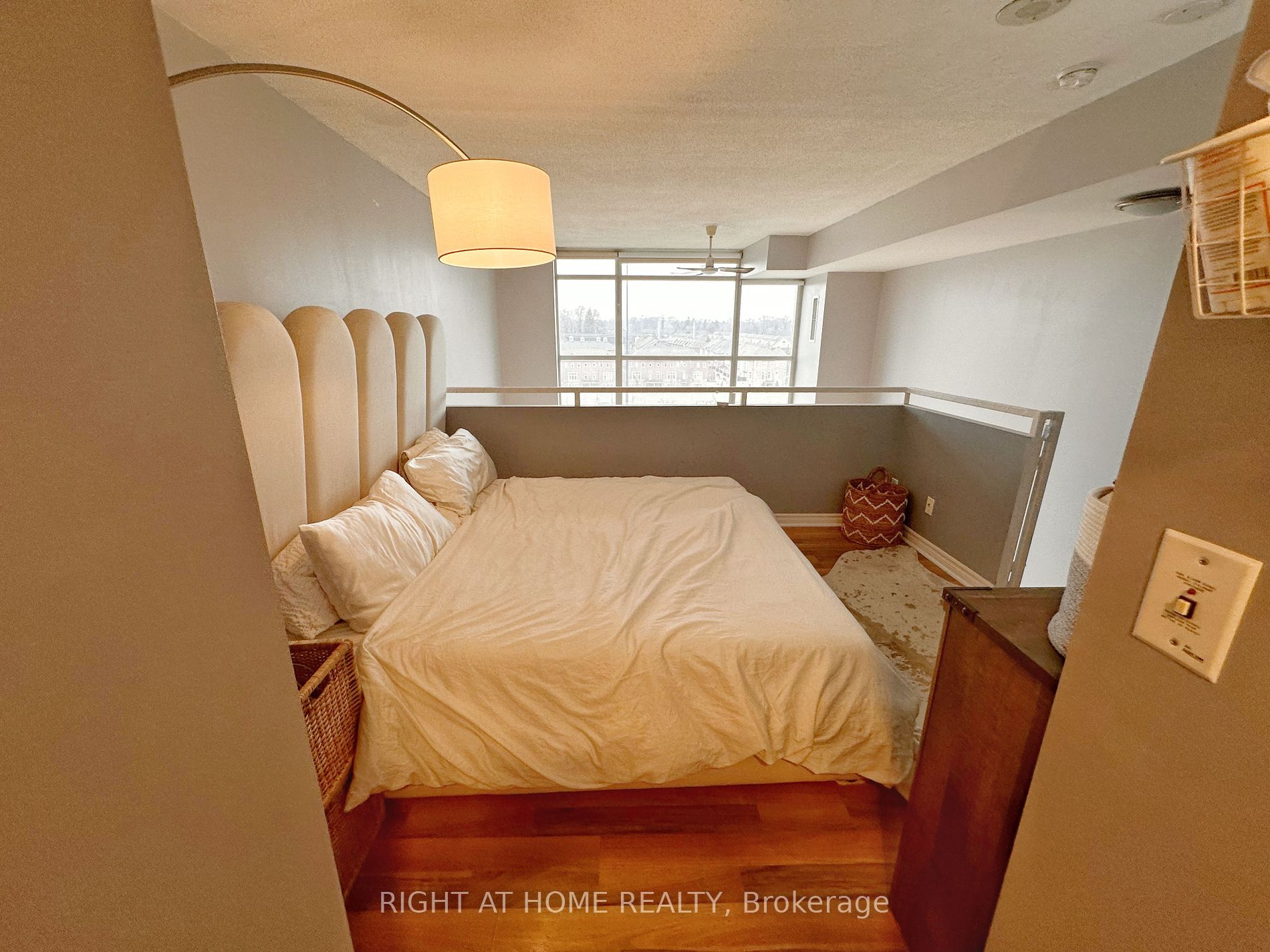 200 Manitoba St 424