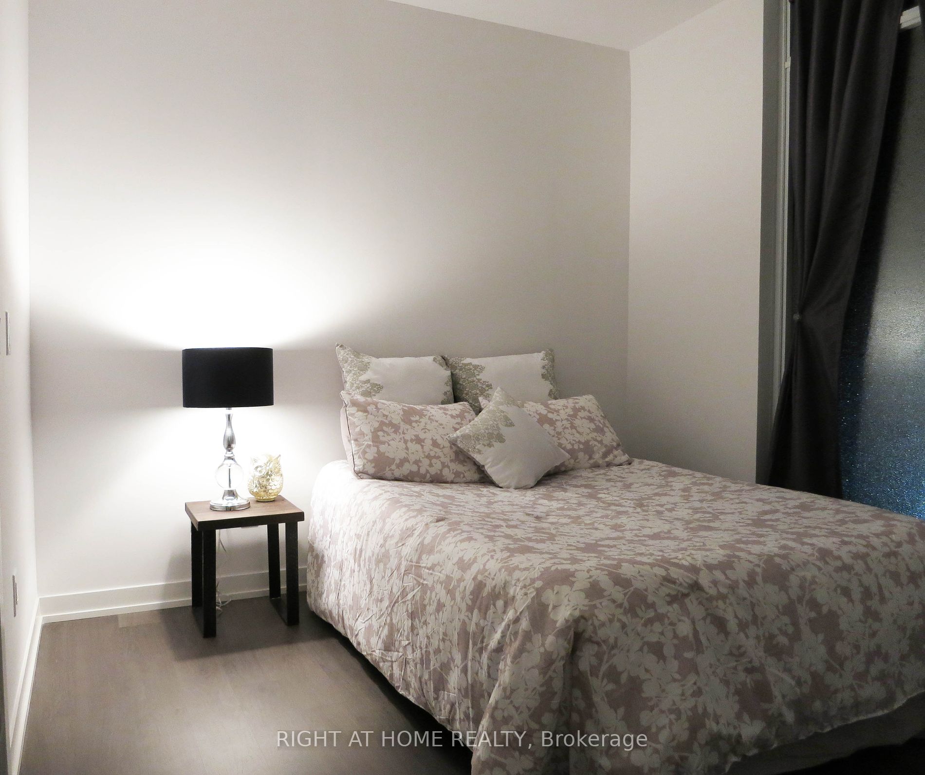 105 George St 313