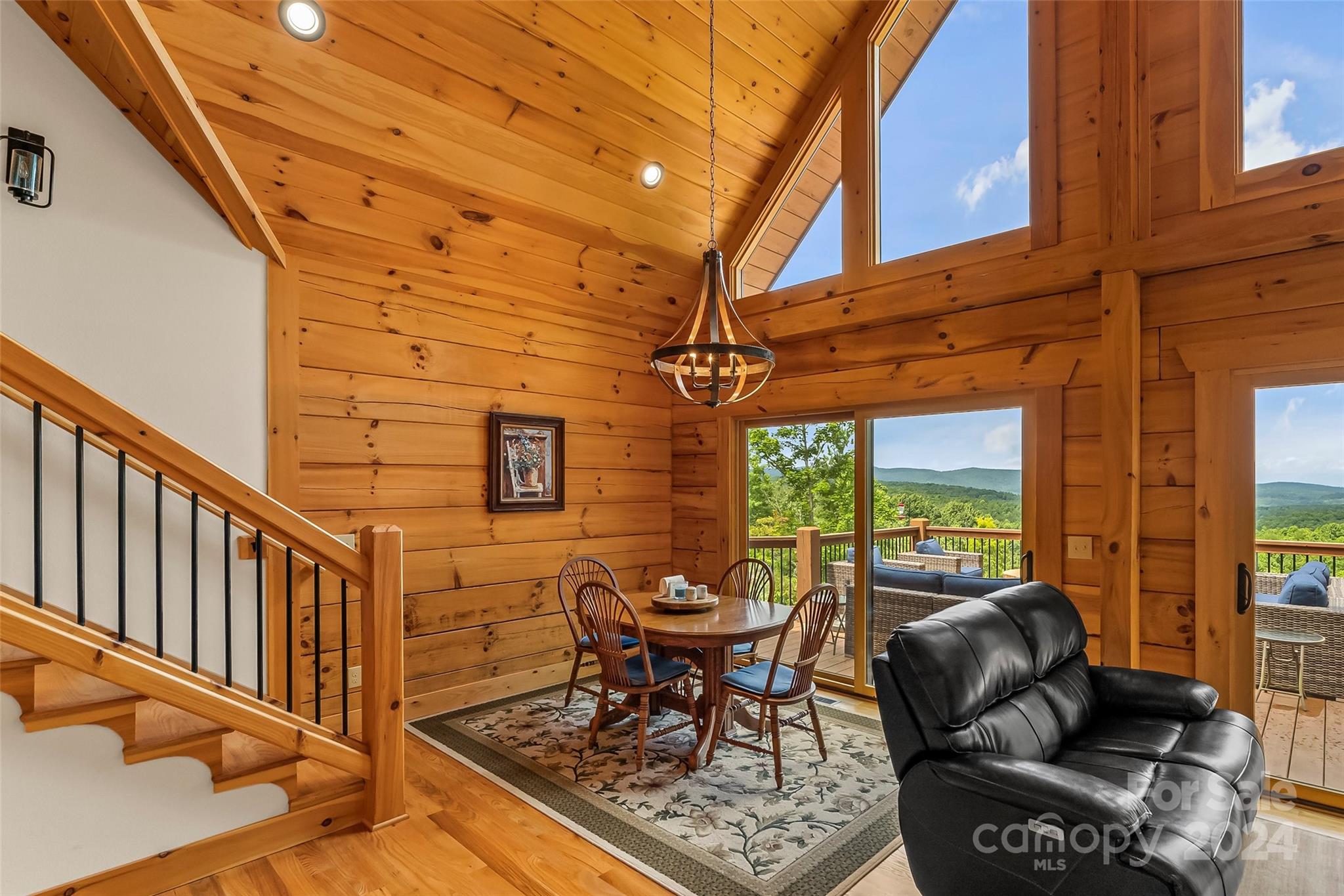 573 Lakeview Trail