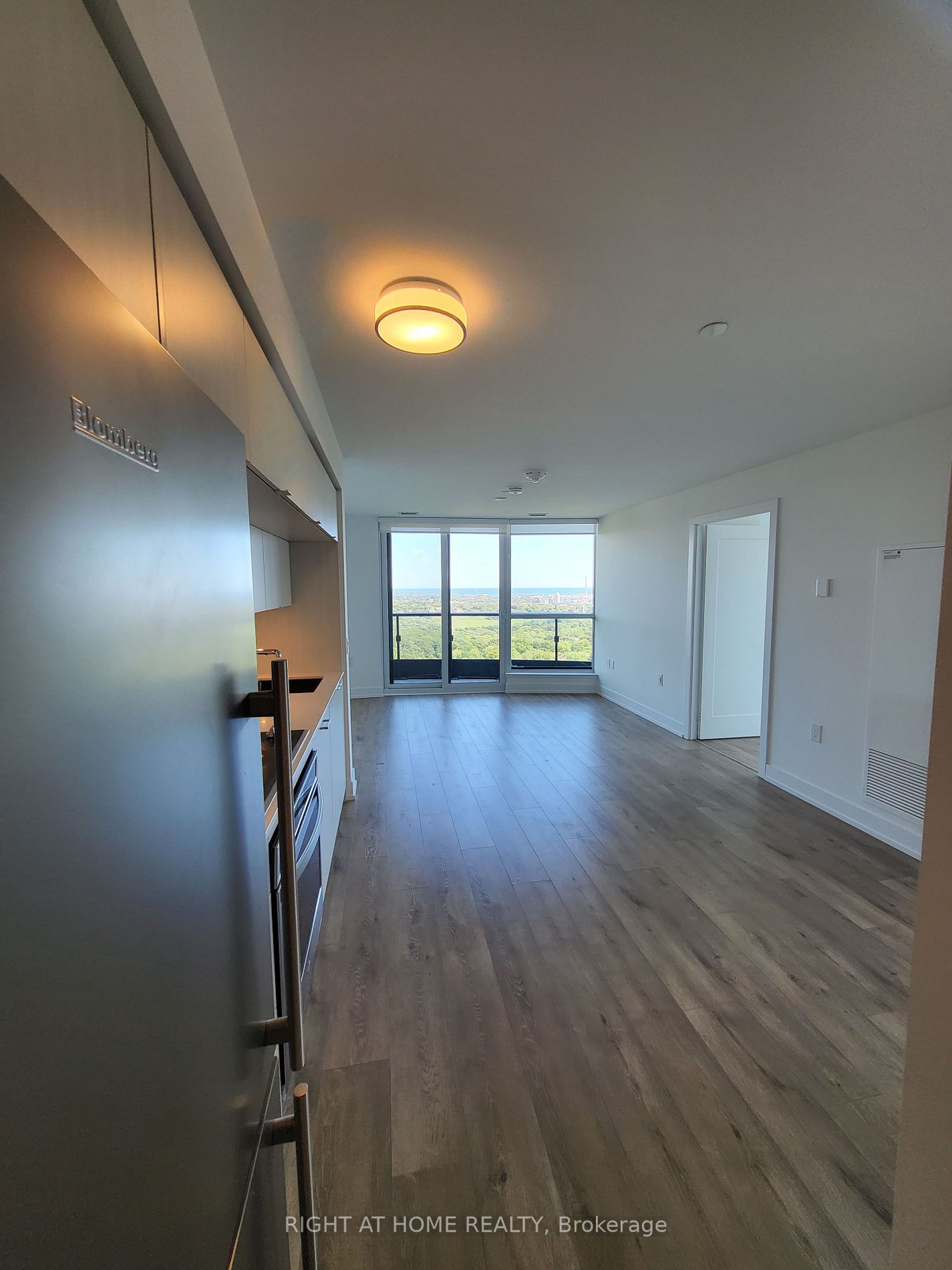 585 E Bloor St 2518