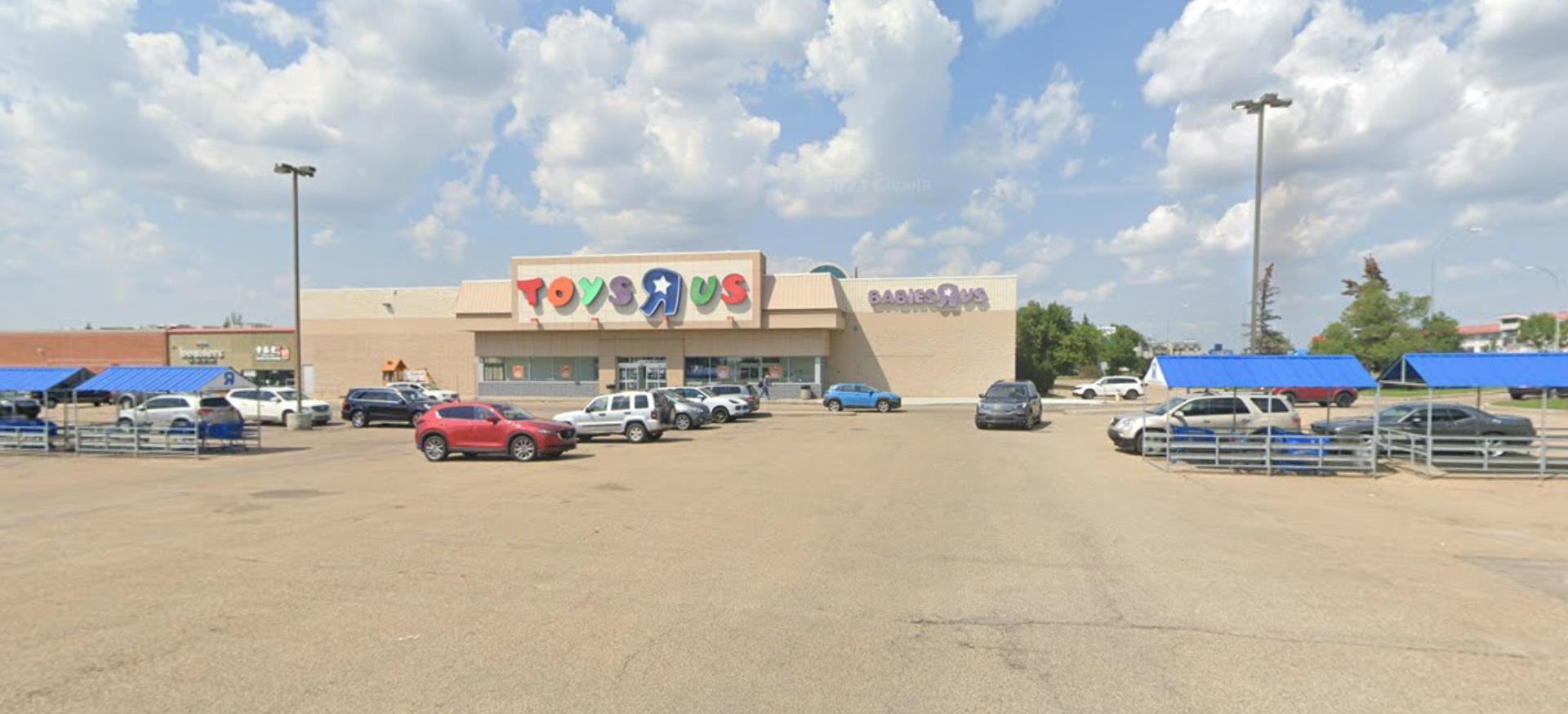 Location, Location Location!! One of a kind opportunity to acquire 47,000 sqft+ building sitting on 3.9 Acres with great access and ideally situated between Calgary Trail and Gateway Boulevard with a combined daily traffic of 70,000 vehicles per day and direct visibility from Gateway Blvd. This property is located in the South Park Centre development, a 369,000 sf center anchored by a 90,000 sf Walmart, a 34,600 sf Goodlife, and a 43,000 sf H Mart. South Park Centre is a one stop shopping destination featuring a strong mix of national and local retail and service tenants. The site caters to over 153,500 people within a 5km radius, with an average household income of over $107,800. Do not miss this opportunity to own this property for your own business or add it to your holding portfolio.