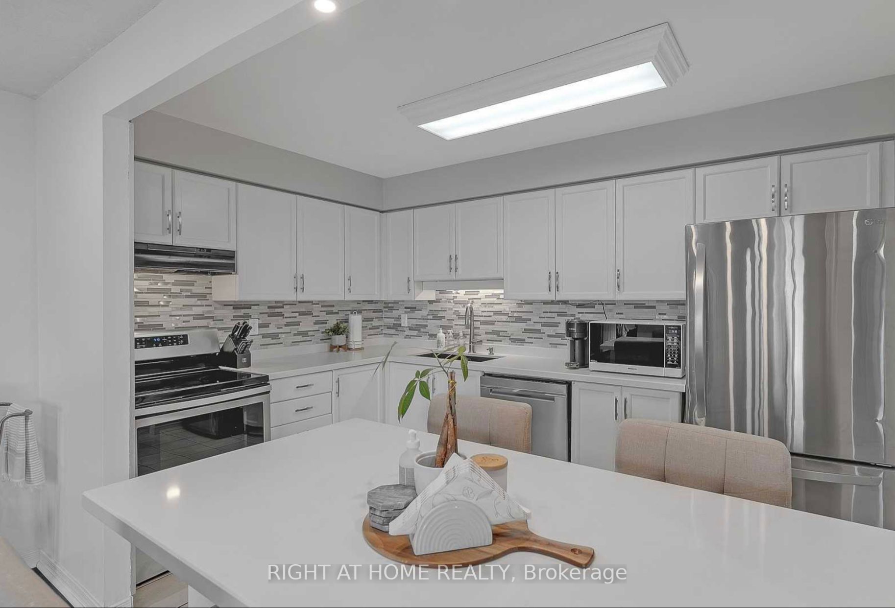309 E Major Mackenzie Dr 1014