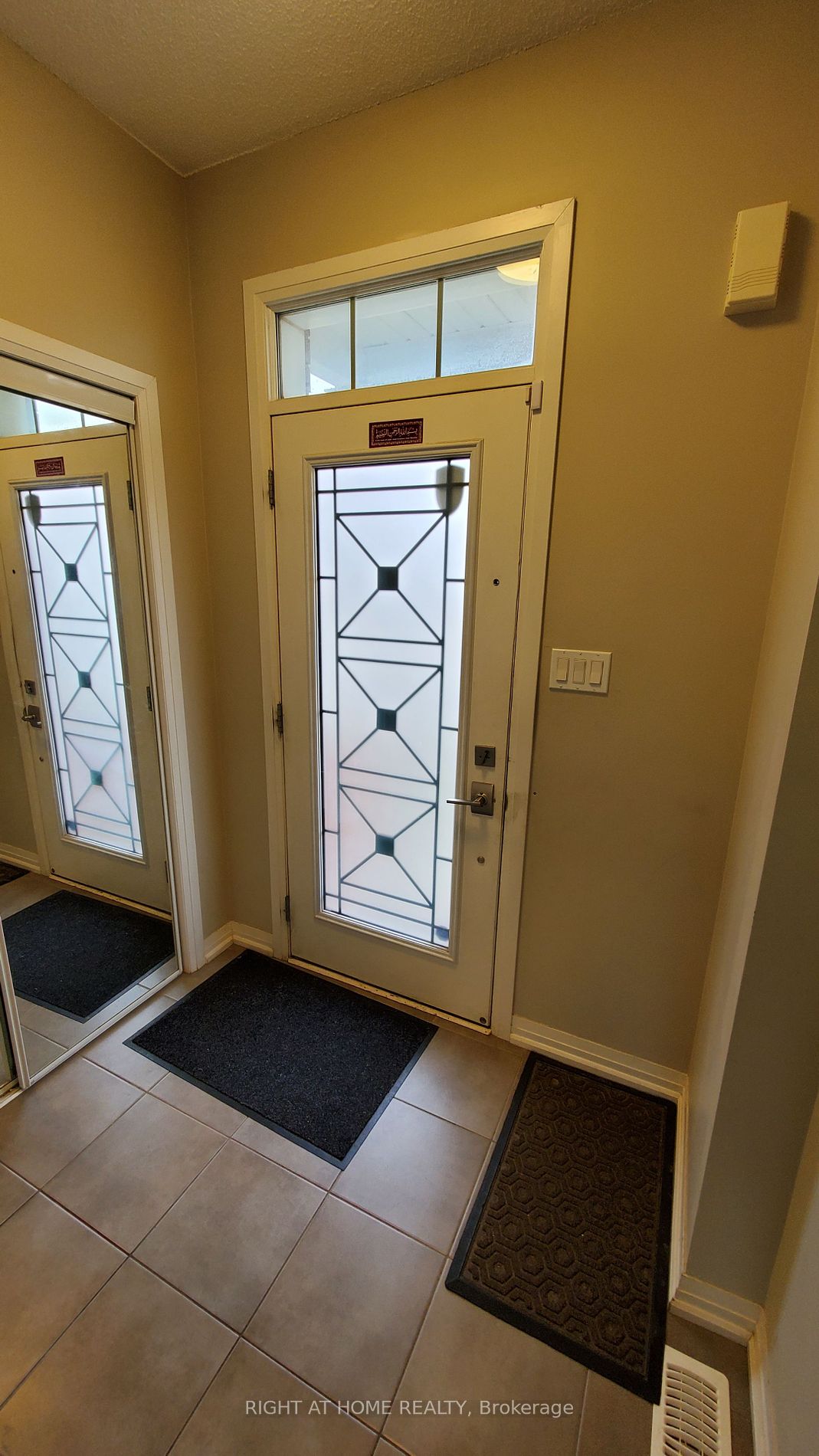 743 Banks Cres