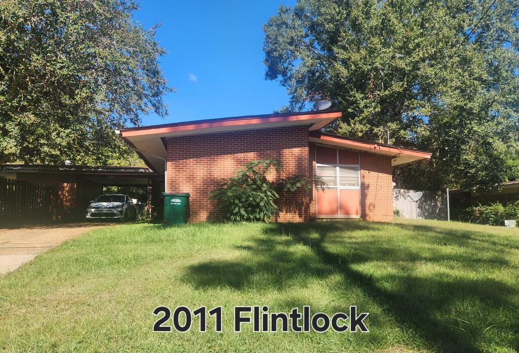 1900 Meadow Dr