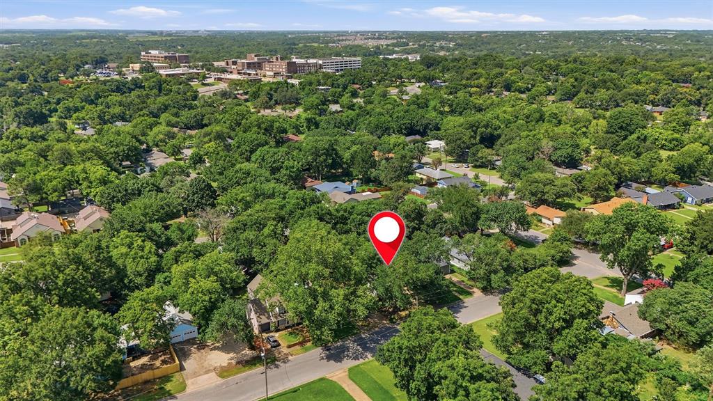 1020 W Brockett Street