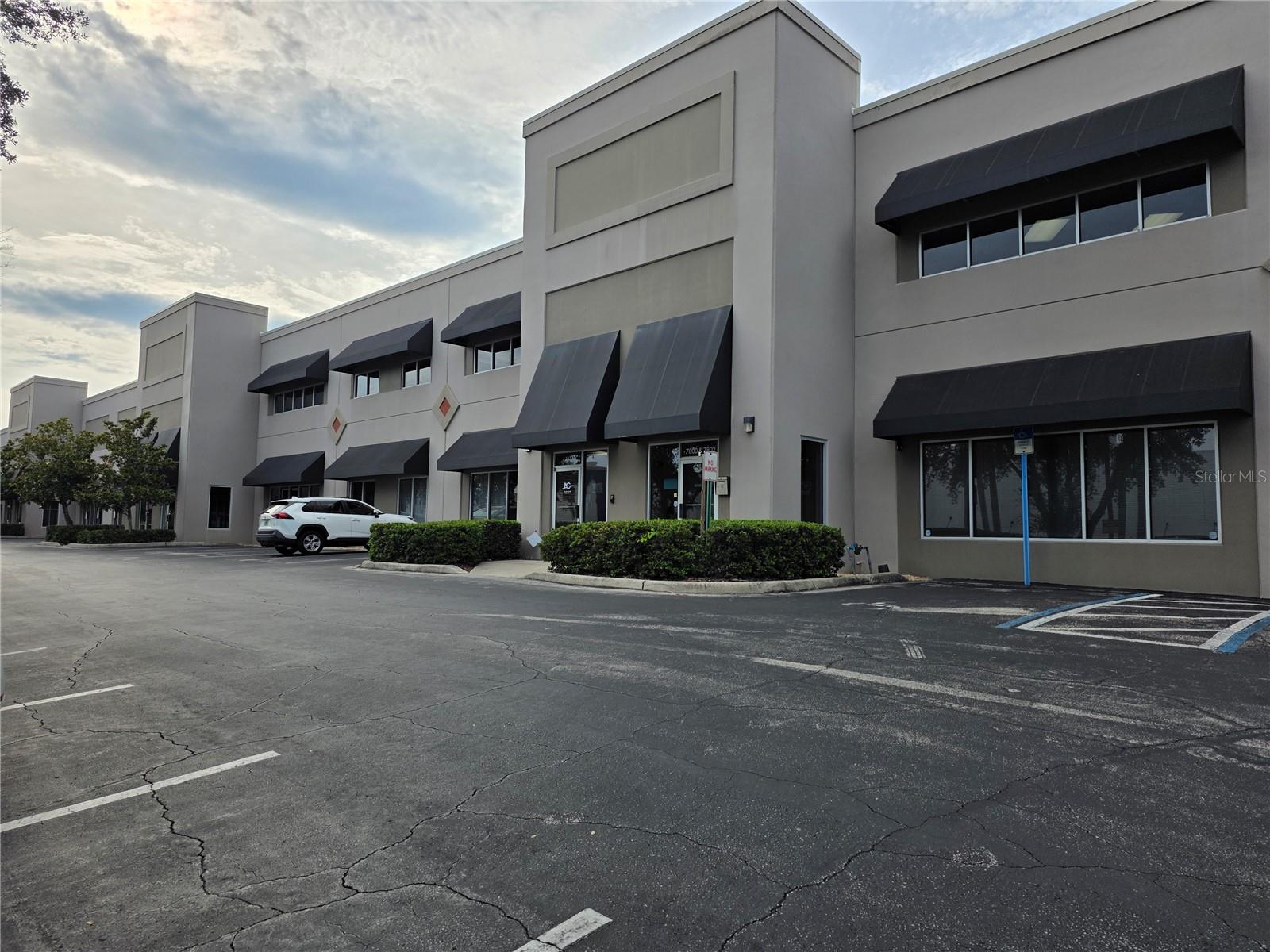 7802 Kingspointe Parkway, Orlando, FL