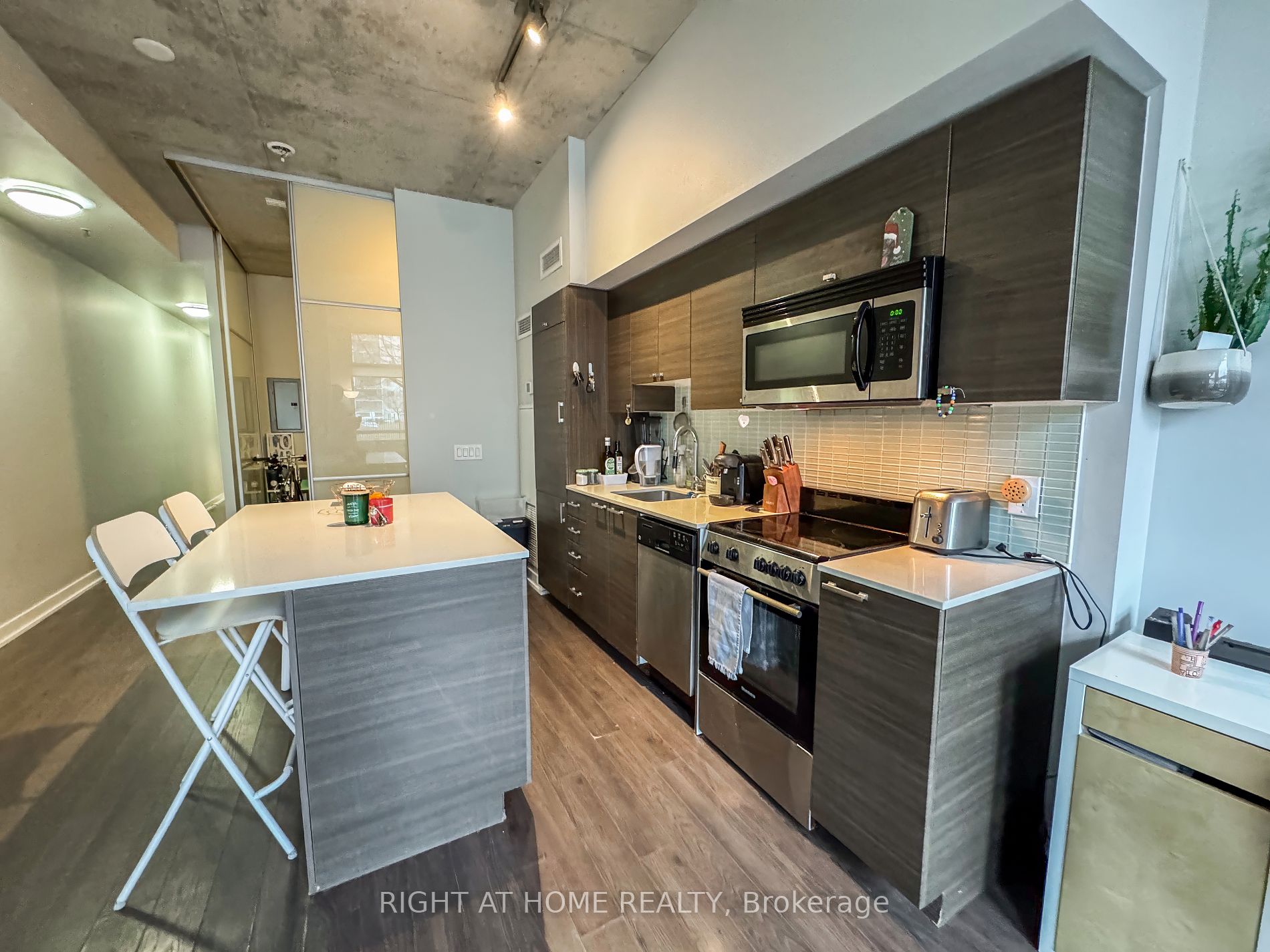 707 Dovercourt Rd 107