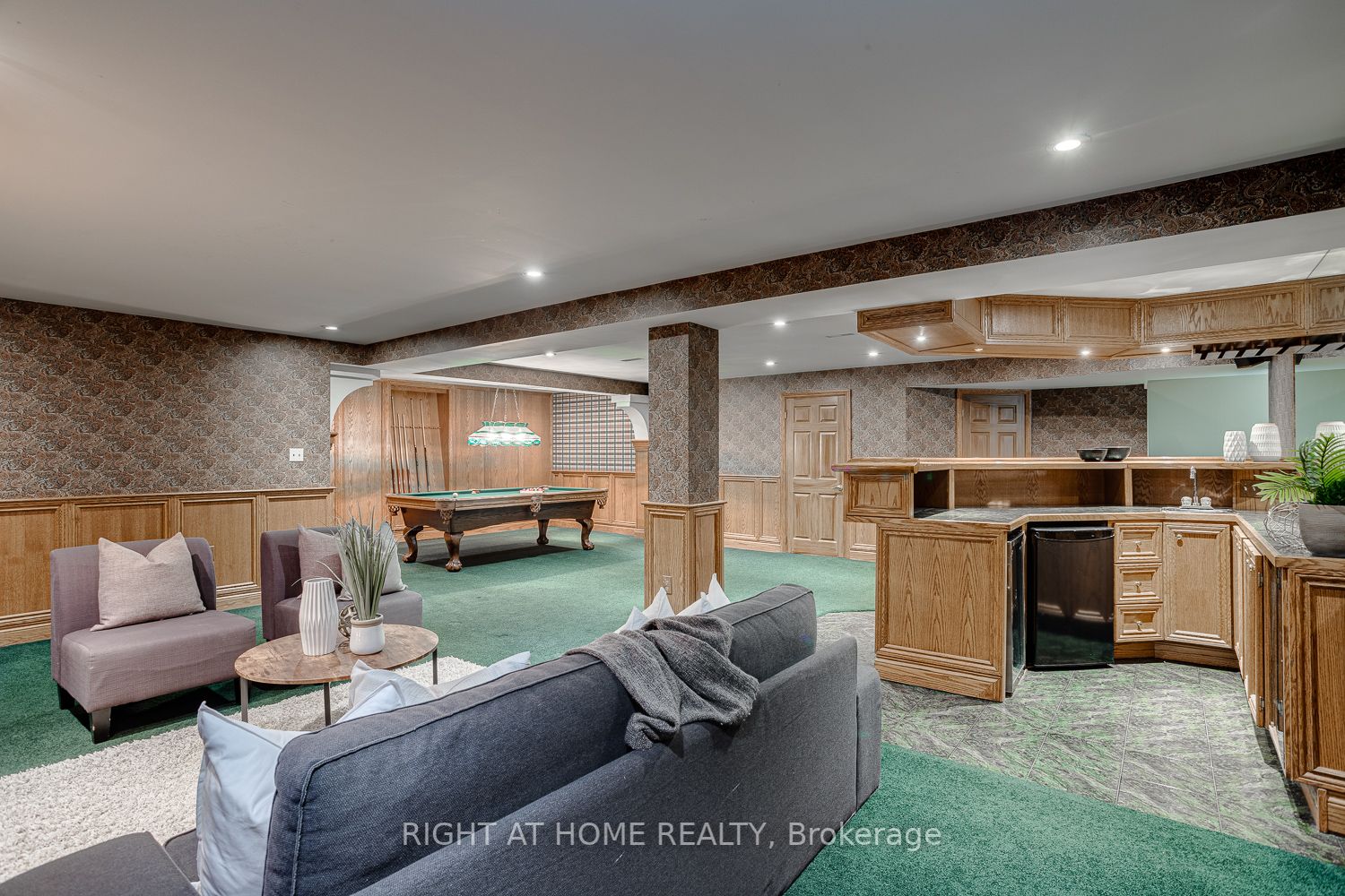 311 Waterbury Cres