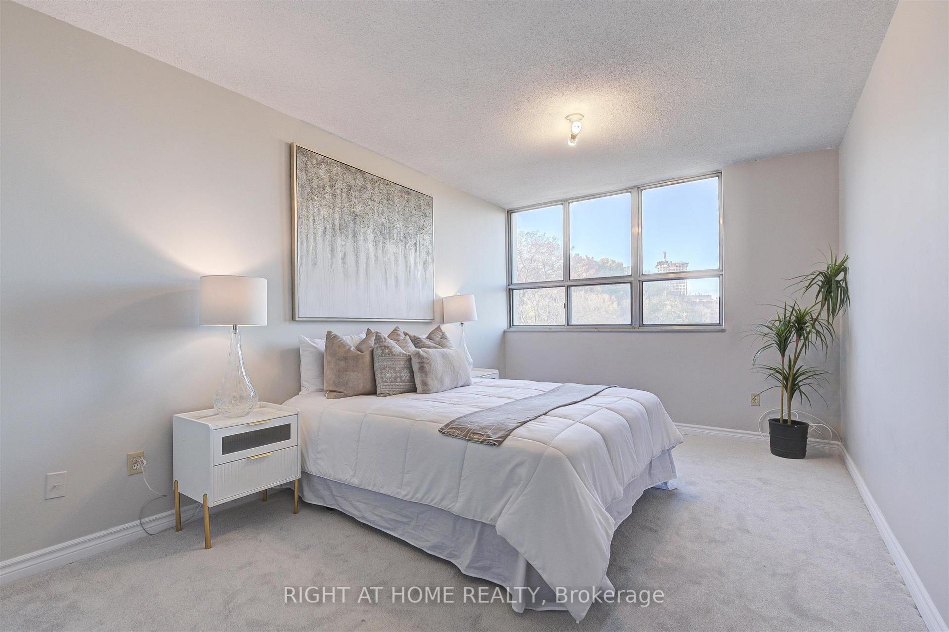 2 Crescent Town Rd 406