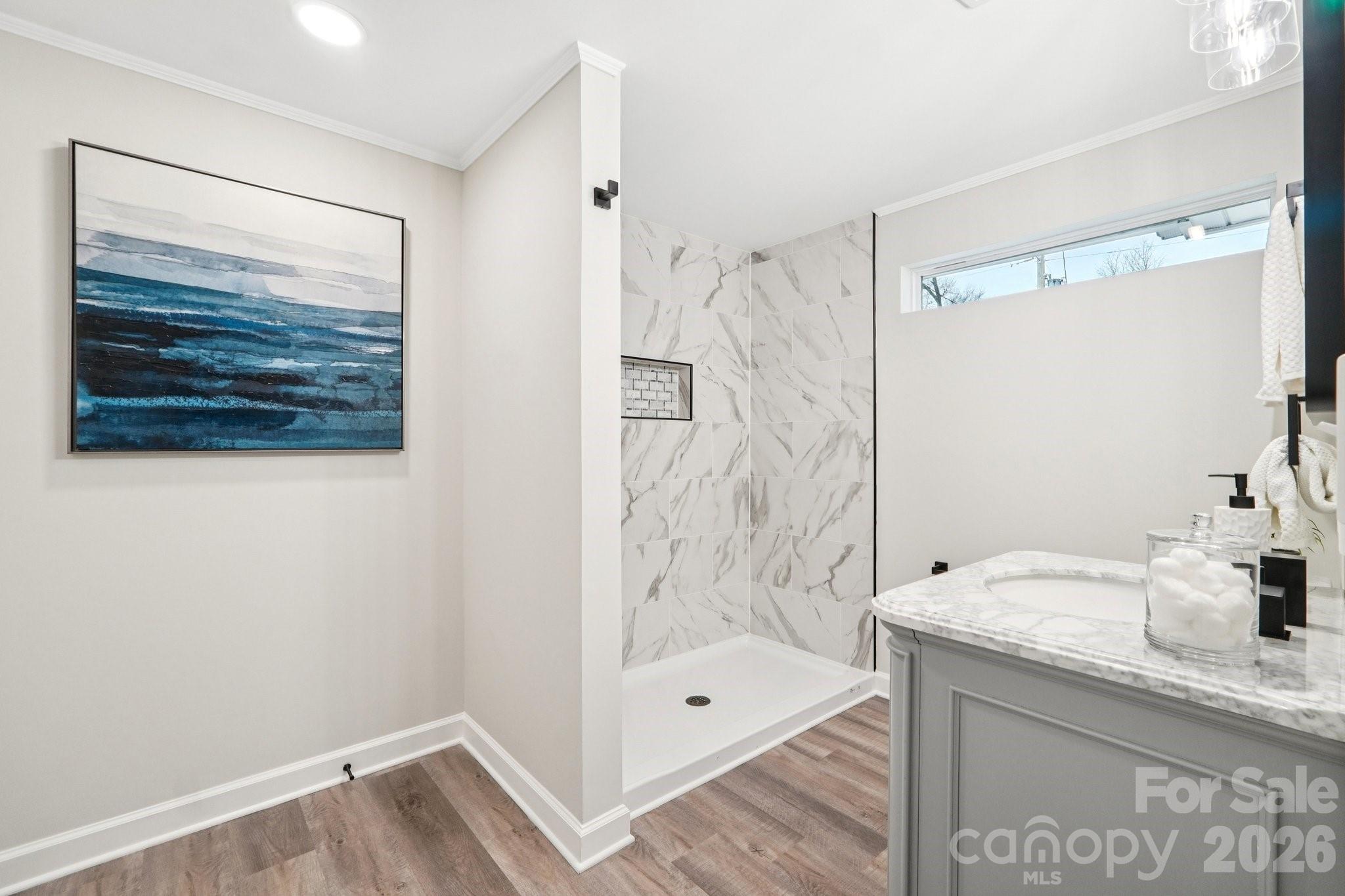 915 Crestmere Street