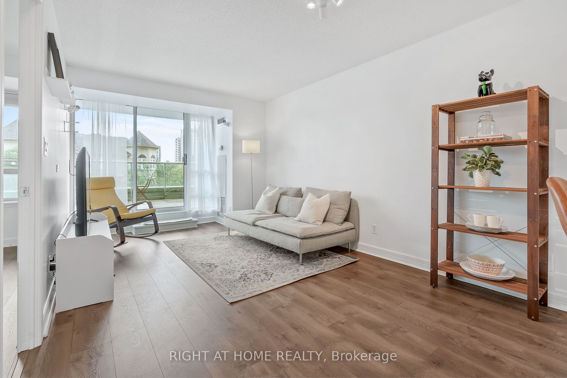 16 Harrison Garden Blvd 209