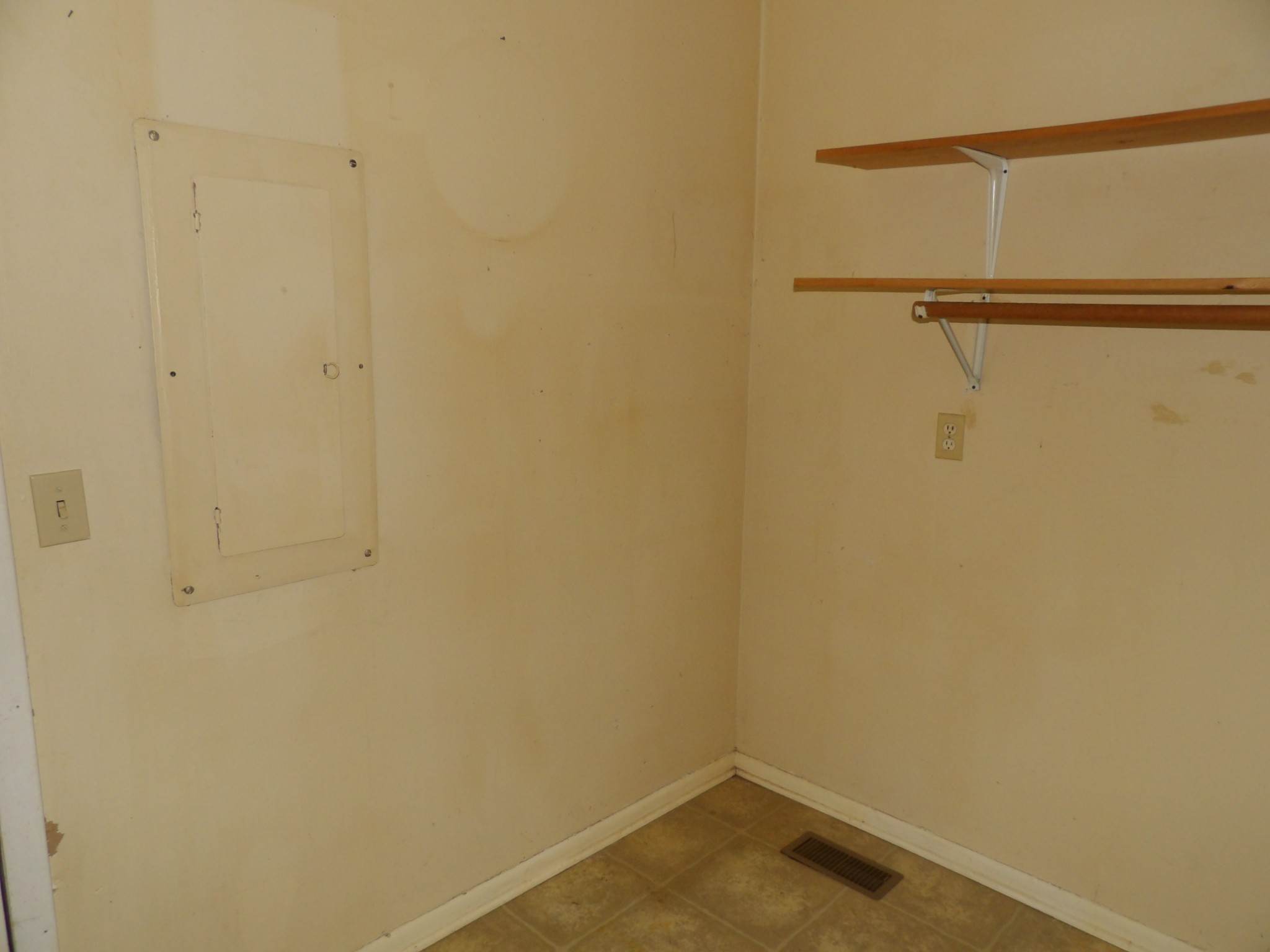 121 Eze Ave