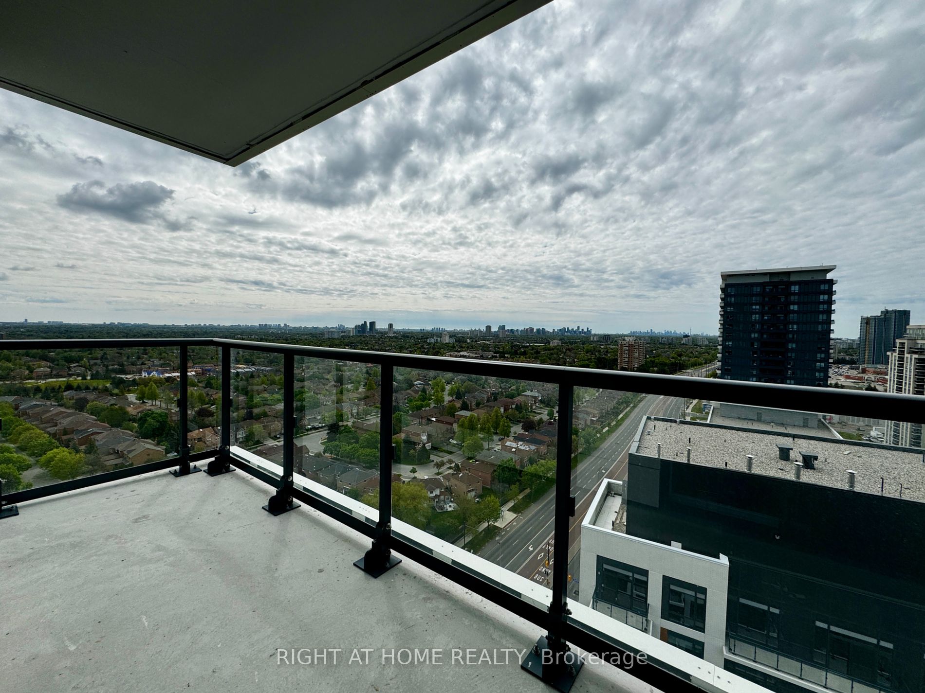 7950 Bathurst St 2110