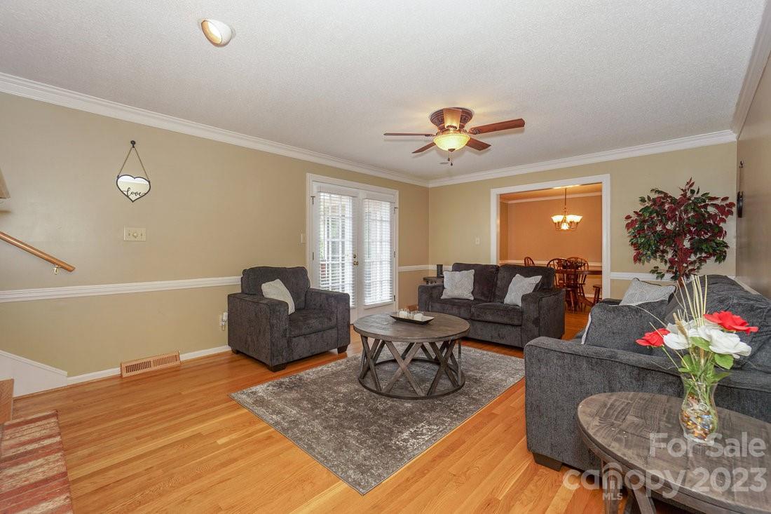 Residential for sale in Hickory Single Family Residence for Sale 5407