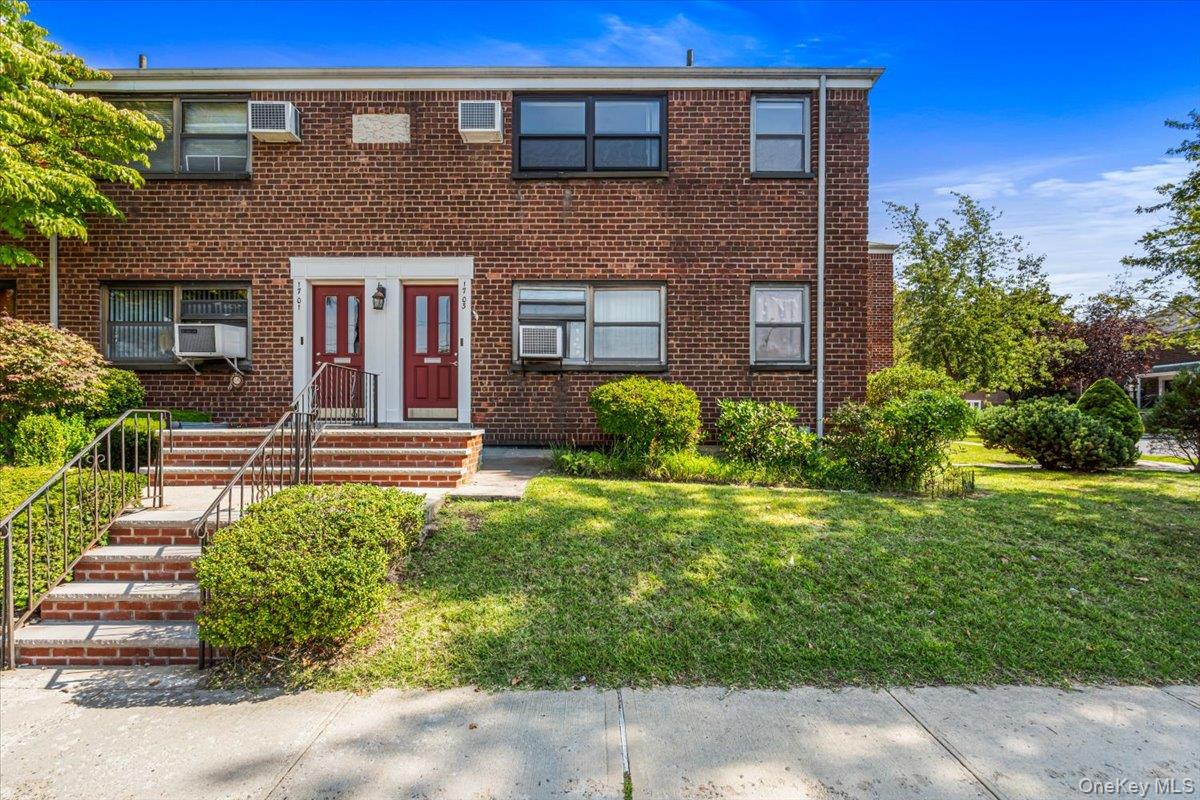 Discover this bright corner 1-bedroom, 3.5-room upper unit located in the desirable Clearview Gardens in Whitestone. Inside, this well-maintained residence features gleaming hardwood floors and an inviting, open-concept living and dining area filled with natural light. The kitchen features modern finishes and convenient appliances, while the spacious bedroom offers a peaceful retreat, along with an updated full bathroom with a tub/shower and an attic for additional storage. Prime location! Close to Schools, Express Bus to Manhattan (QM2), Local Buses (Q16, Q76), Shopping, Restaurants, Golf Course, and Little Bay Park.