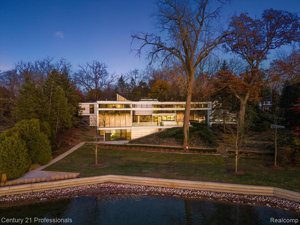 Built for today’s luxury lifestyle, this 5,900 sq ft masterpiece was designed by legendary Michigan modernist William Kessler, FAIA—renowned for bold, light-filled residences that fuse art, engineering, and nature. Perched on a prime west-facing lot on private Wing Lake in Bloomfield Hills, it commands dramatic sunset views from nearly every room. Walls of floor-to-ceiling glass flood the home with light and frame panoramic lake vistas year-round.The dramatic open-concept plan with soaring ceilings flows seamlessly from sophisticated interiors to expansive outdoor living areas, ideal for al fresco dining at sunset. A breathtaking two-story great room opens to adjacent living zones and the nearby gourmet chef’s kitchen. Four bedrooms, three full and two half baths, commercial-grade HVAC with Direct Digital Control, steam humidification, advanced UV air purification, whole-house water filtration, and motorized shades ensure ultimate comfort. Kessler’s cantilevered volumes and precise sight lines make the lake the constant focal point. Yet this serene up-north feeling retreat of total seclusion is only minutes from Downtown Birmingham’s shops and restaurants, Oakland Hills Country Club, Cranbrook, and Bloomfield Open Hunt. Detroit’s theaters and stadiums are just 25 minutes away. Rarely available: a modern William Kessler lakefront residence of this caliber on Wing Lake. Contemporary elegance, cutting-edge systems, and unbeatable views in one extraordinary property. Michigan lakefront living, redefined.