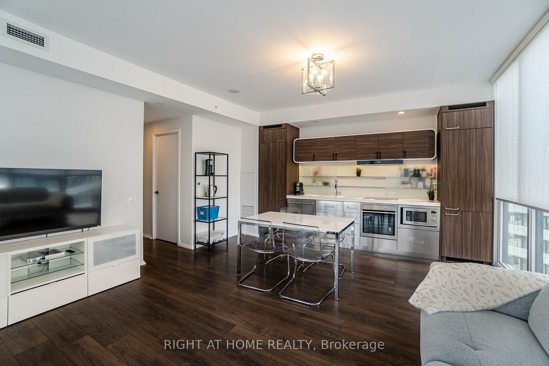 45 E Charles St 3910