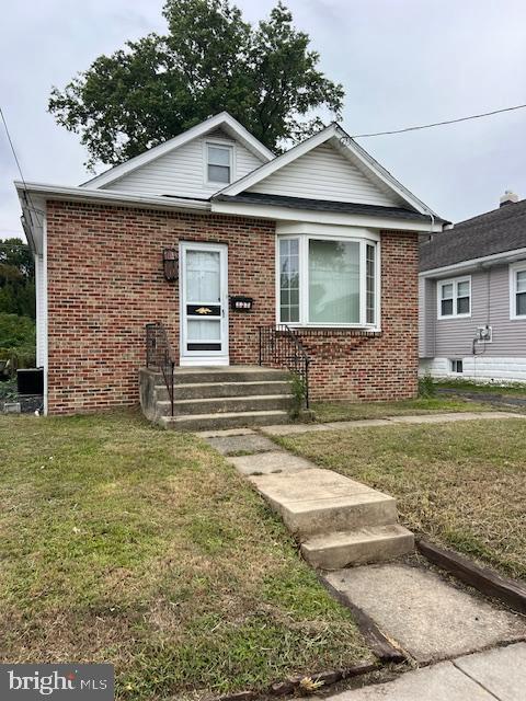 Come check out your next project in Oaklyn. great location in walking distance to Town. Needs complete rehab and is being sold in its current "as-is' condition. Buyer responsible for Twp. C/O. Currently being cleaned out. Fast closing possible
