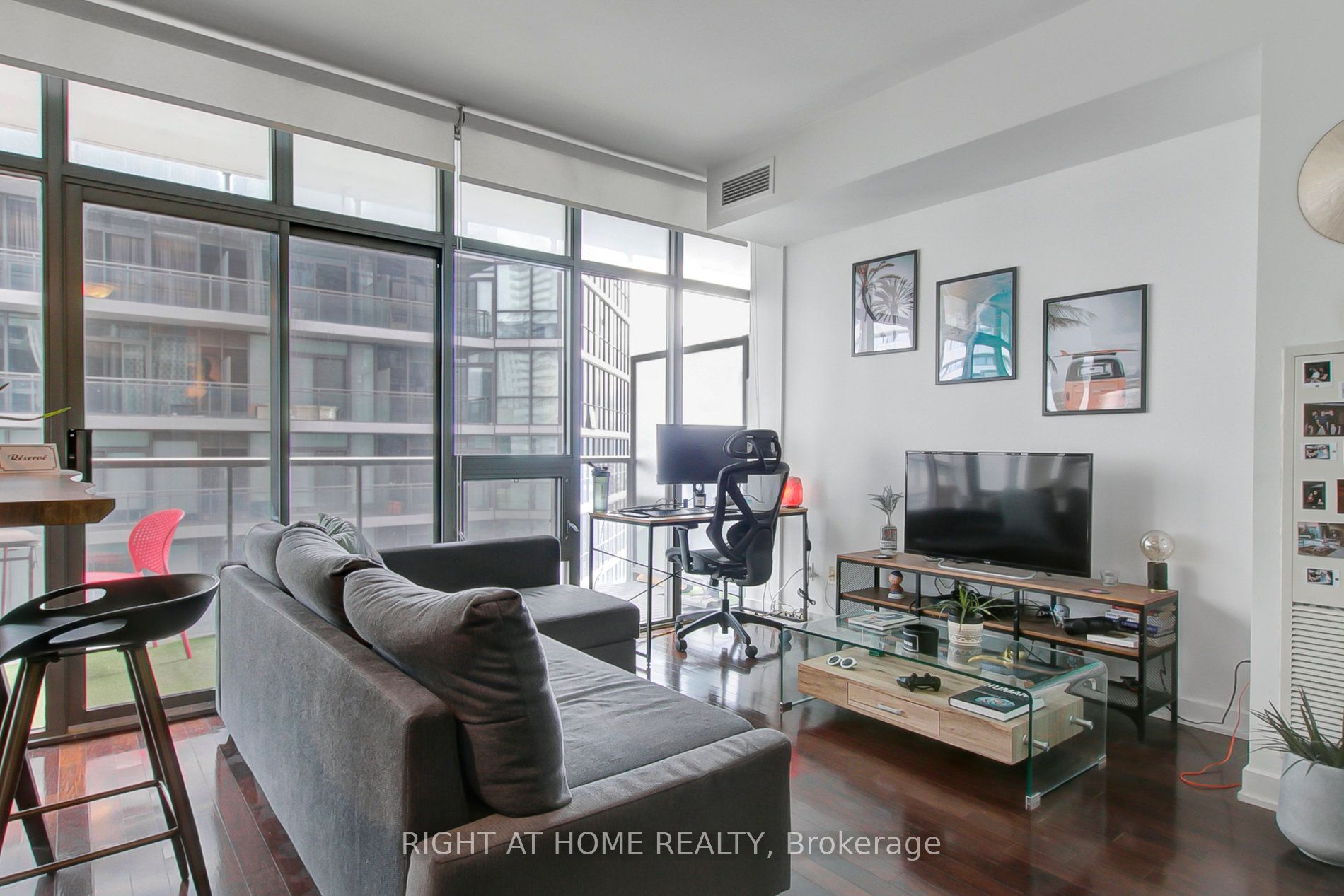 33 E Charles St 4009