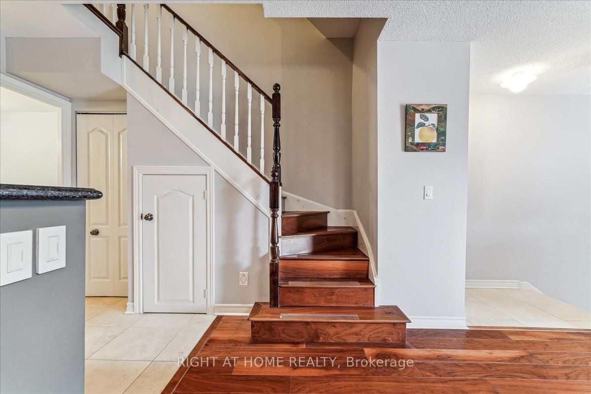 1881 Mcnicoll Ave 558