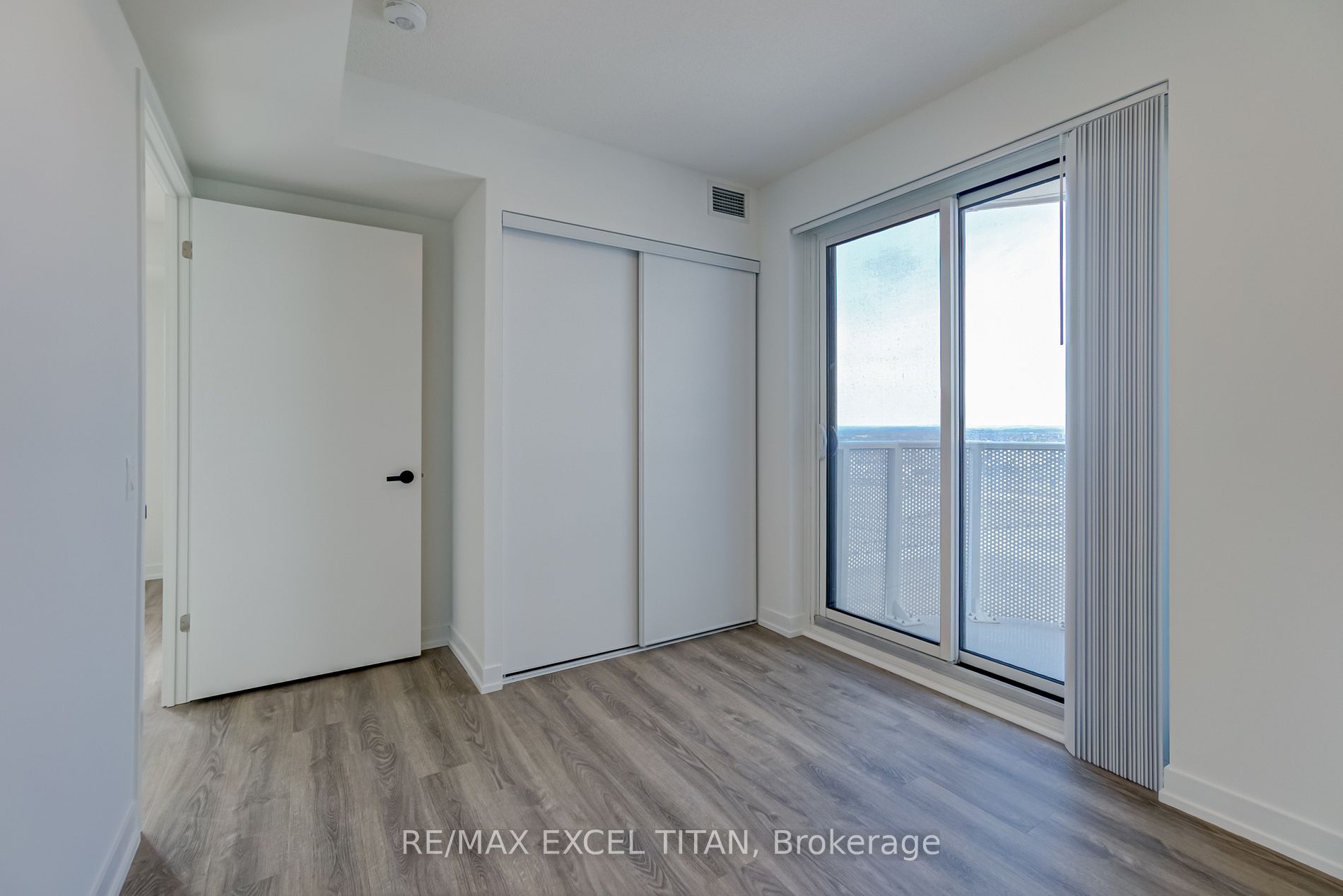 195 Commerce St 2911