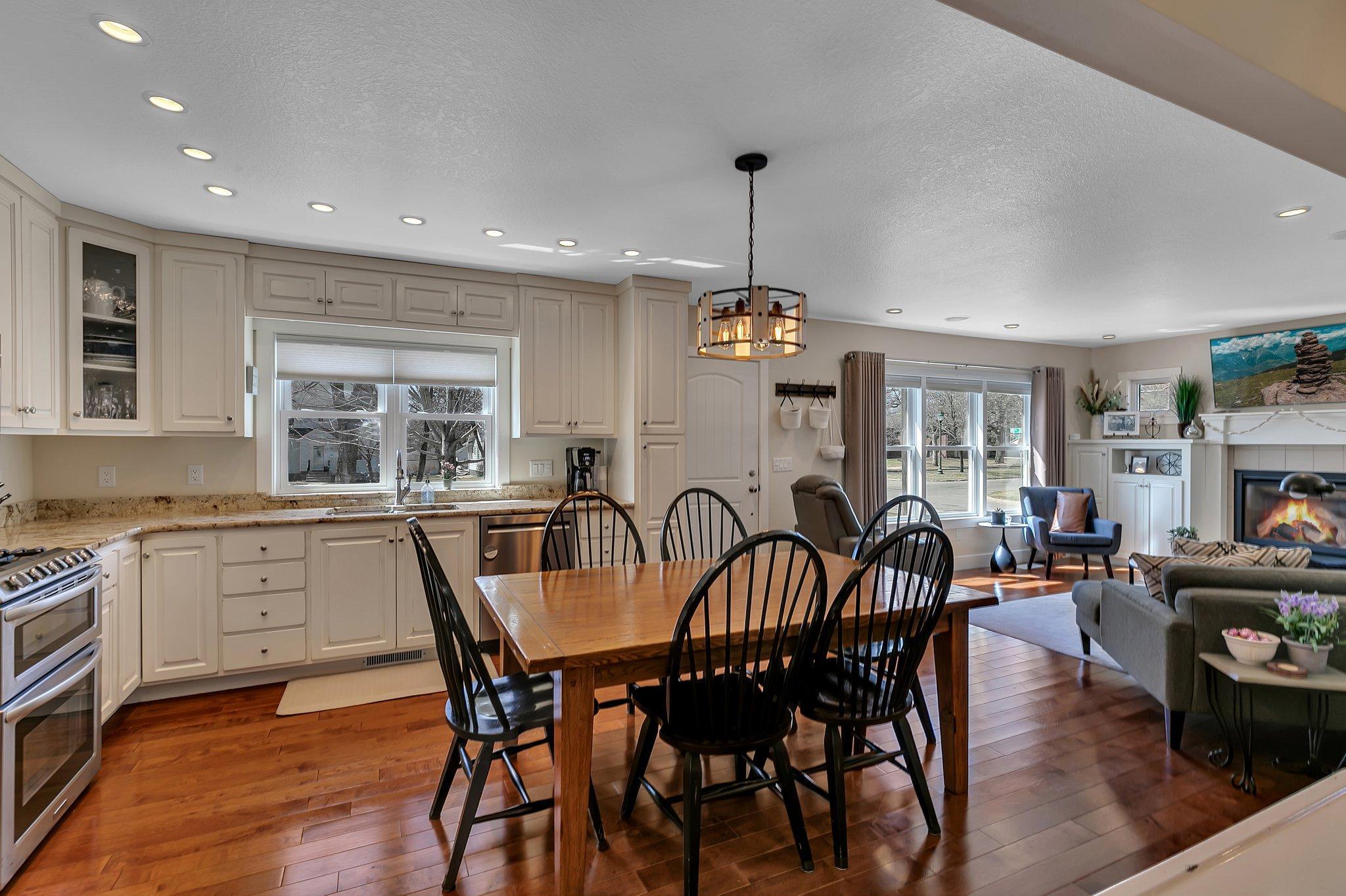 1200 Kilian Boulevard SE
