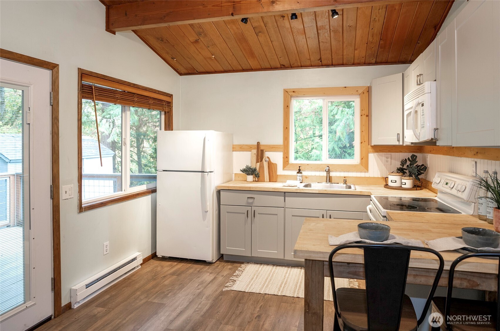 70 E Larchmont Place